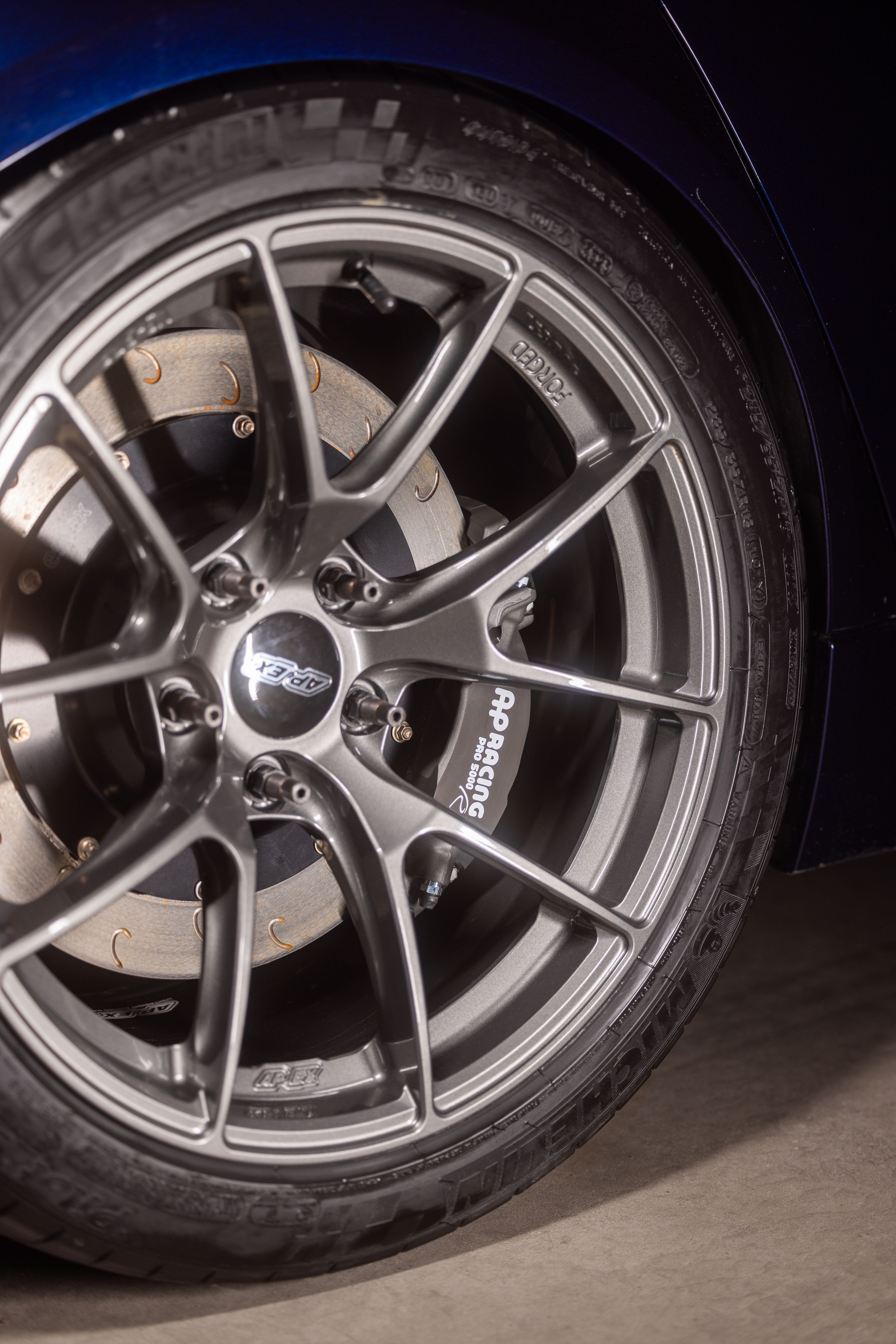 Blue BMW F80 M3 with 18" VS-5RS Apex wheels in Anthracite