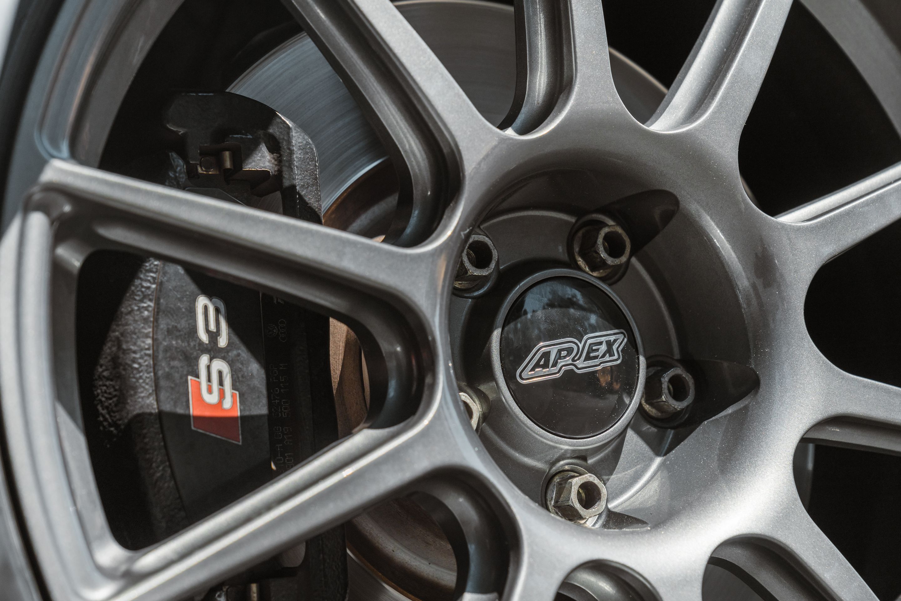 Silver Audi 8V S3 with 18" SM-10 Apex wheels in Anthracite