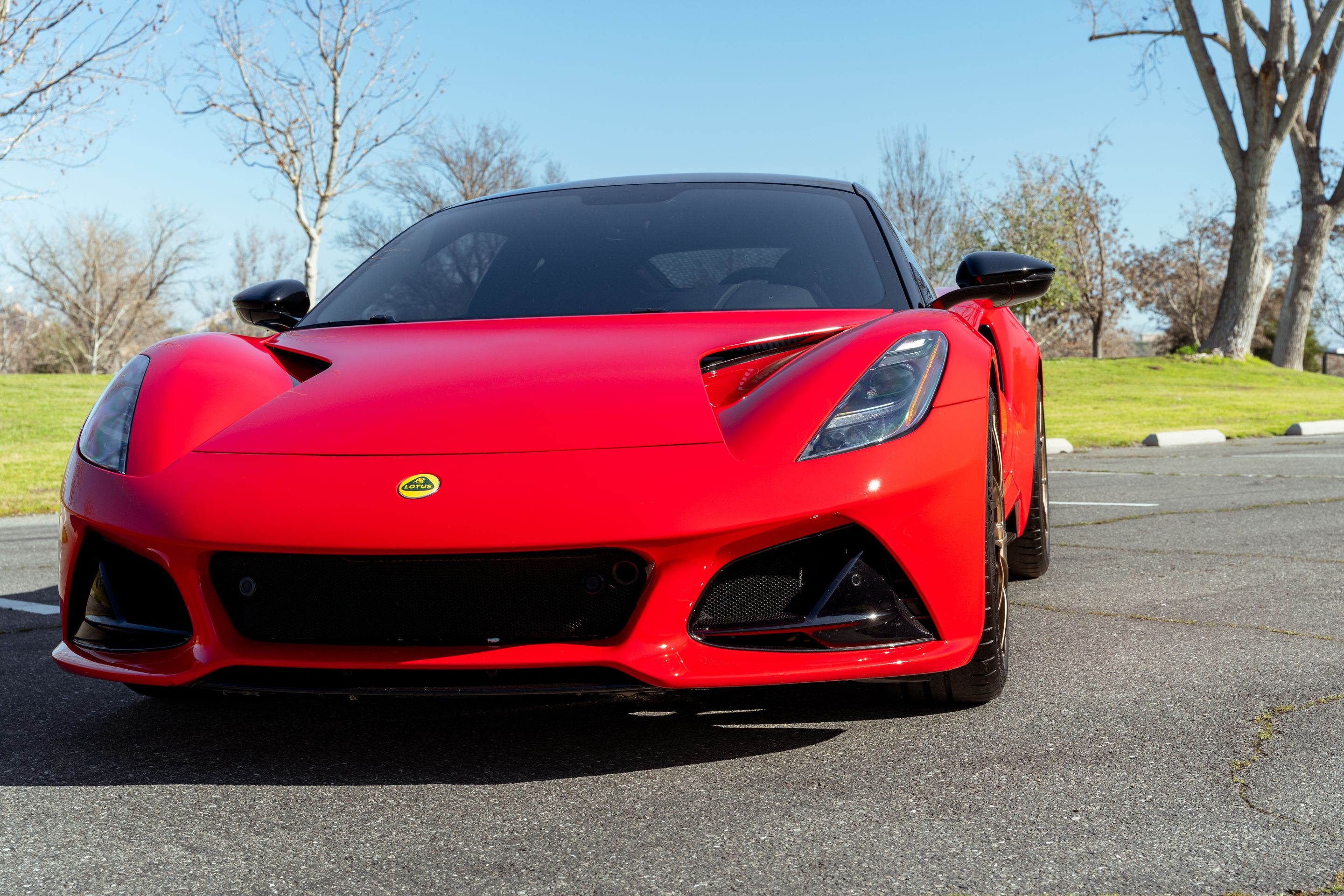 Red Lotus Emira with 20" VS-5RS Apex wheels in Anthracite