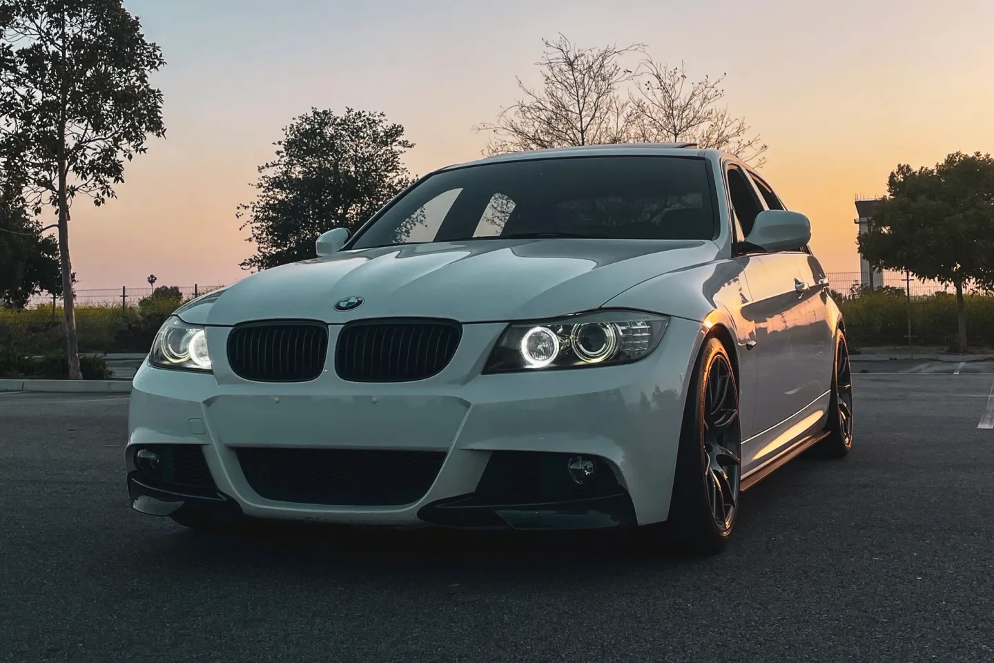 BMW E90 LCI Sedan 3 Series with 18