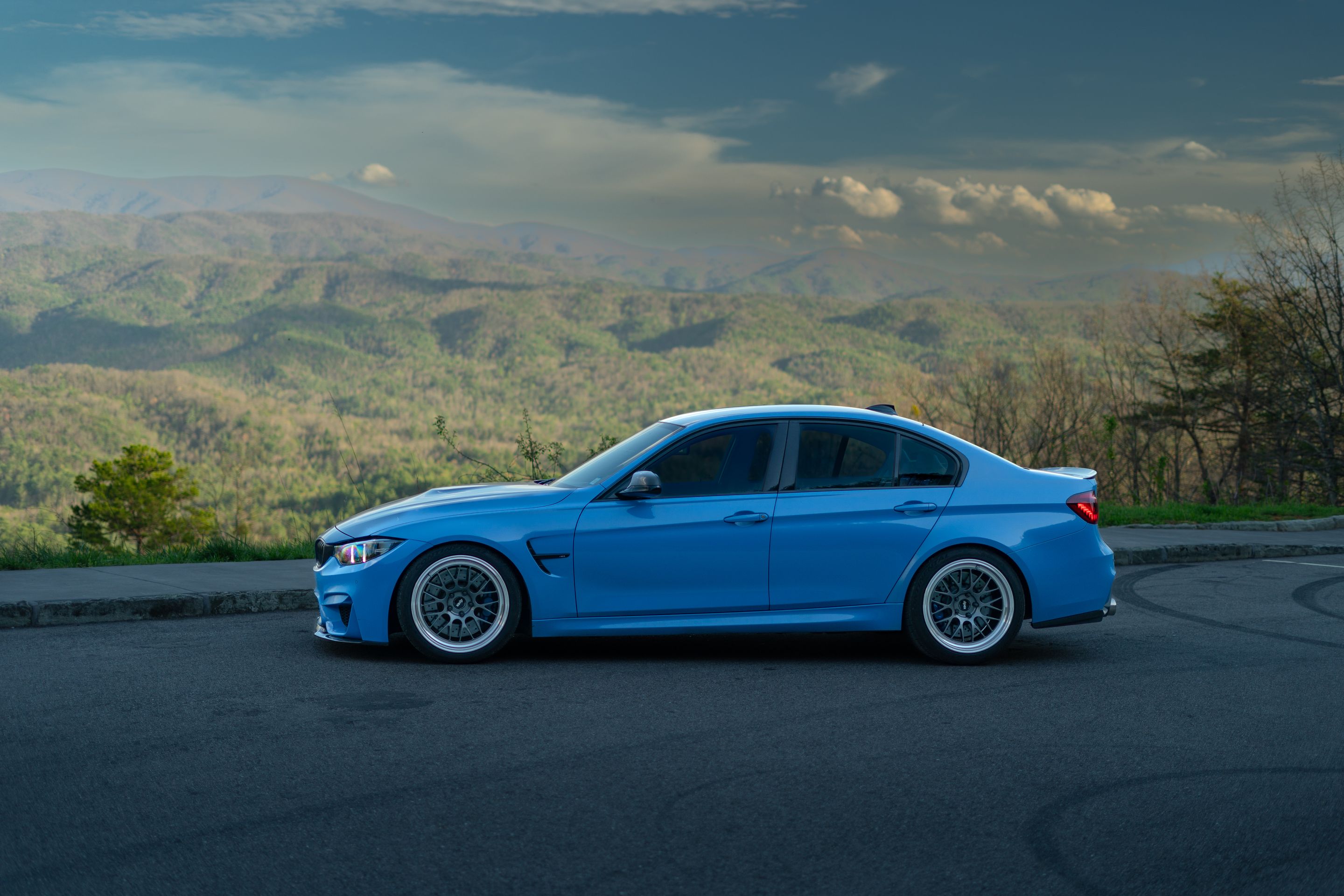 Blue BMW F80 M3 with 19" ML-10RT Apex wheels in Machined Lip Anthracite