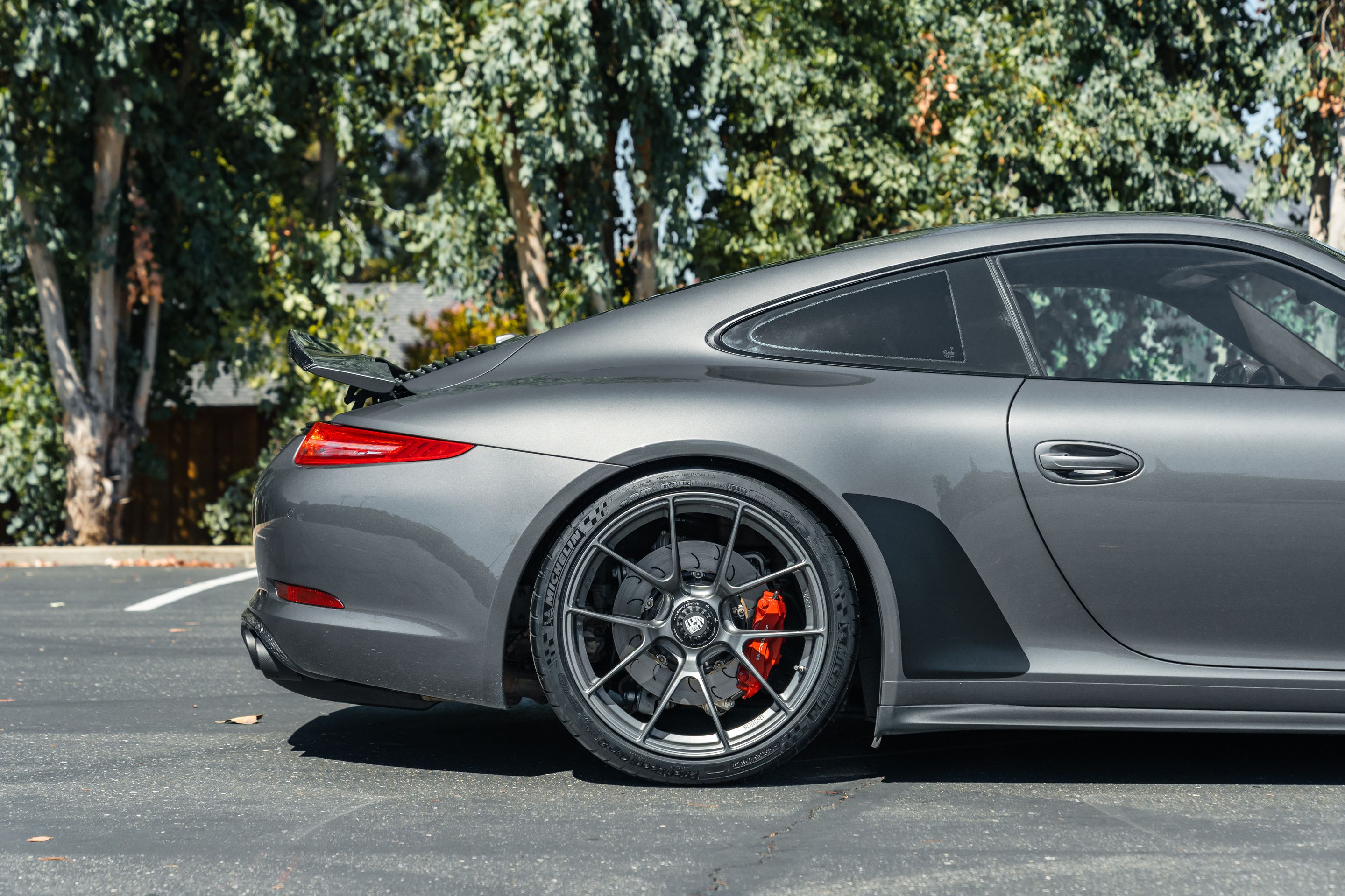 Grey Porsche 911 991.1 Carrera GTS with 20" VS-5RS Apex wheels in Anthracite