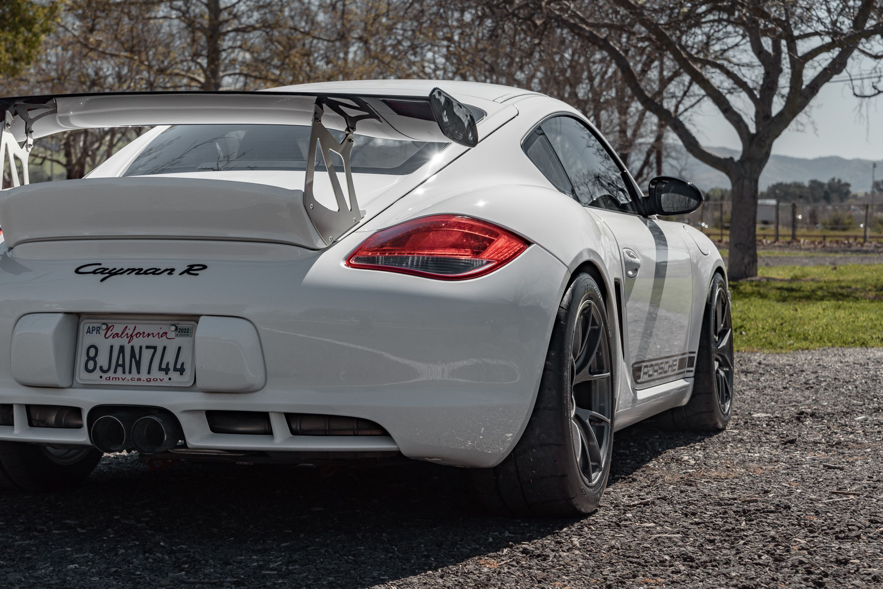 White Porsche 987 Cayman R with 18" VS-5RS Apex wheels in Anthracite