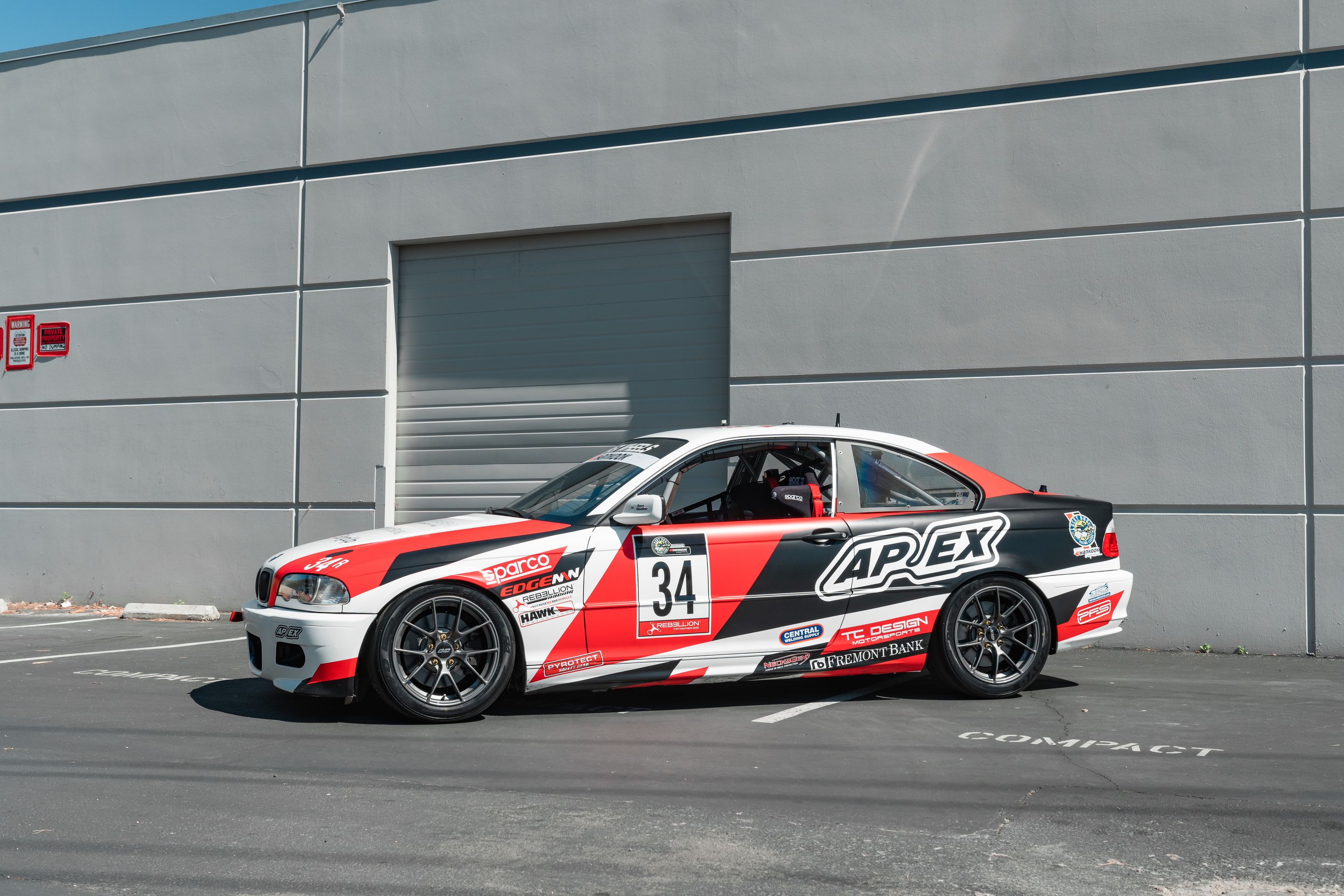 Multicolor BMW Spec E46 with 17" VS-5RS Apex wheels in Anthracite