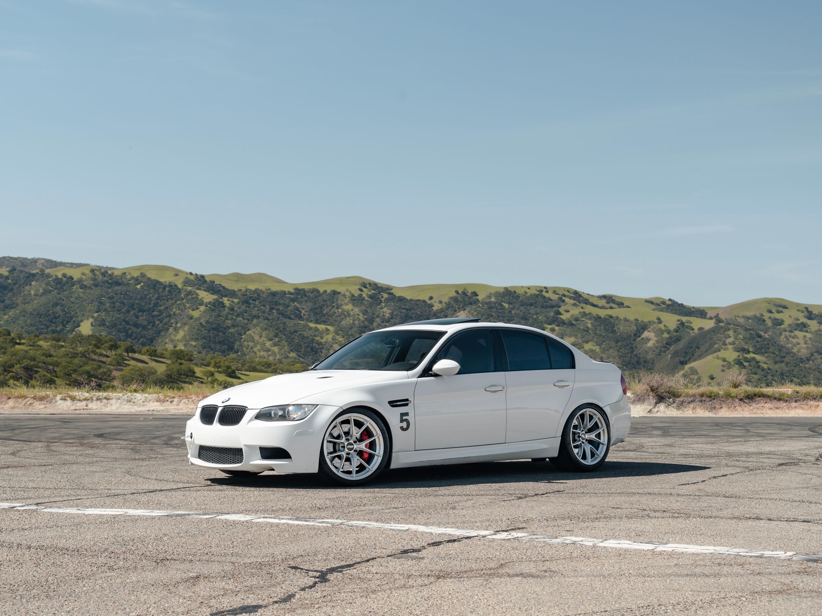 White BMW E90 Sedan M3 with 19" VS-5RS Apex wheels in Brushed Clear
