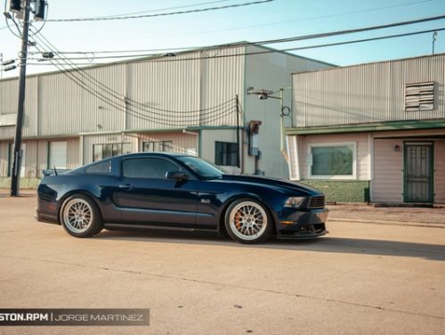 Blue Ford Mustang - ML-10RT in Machined Lip Race Silver