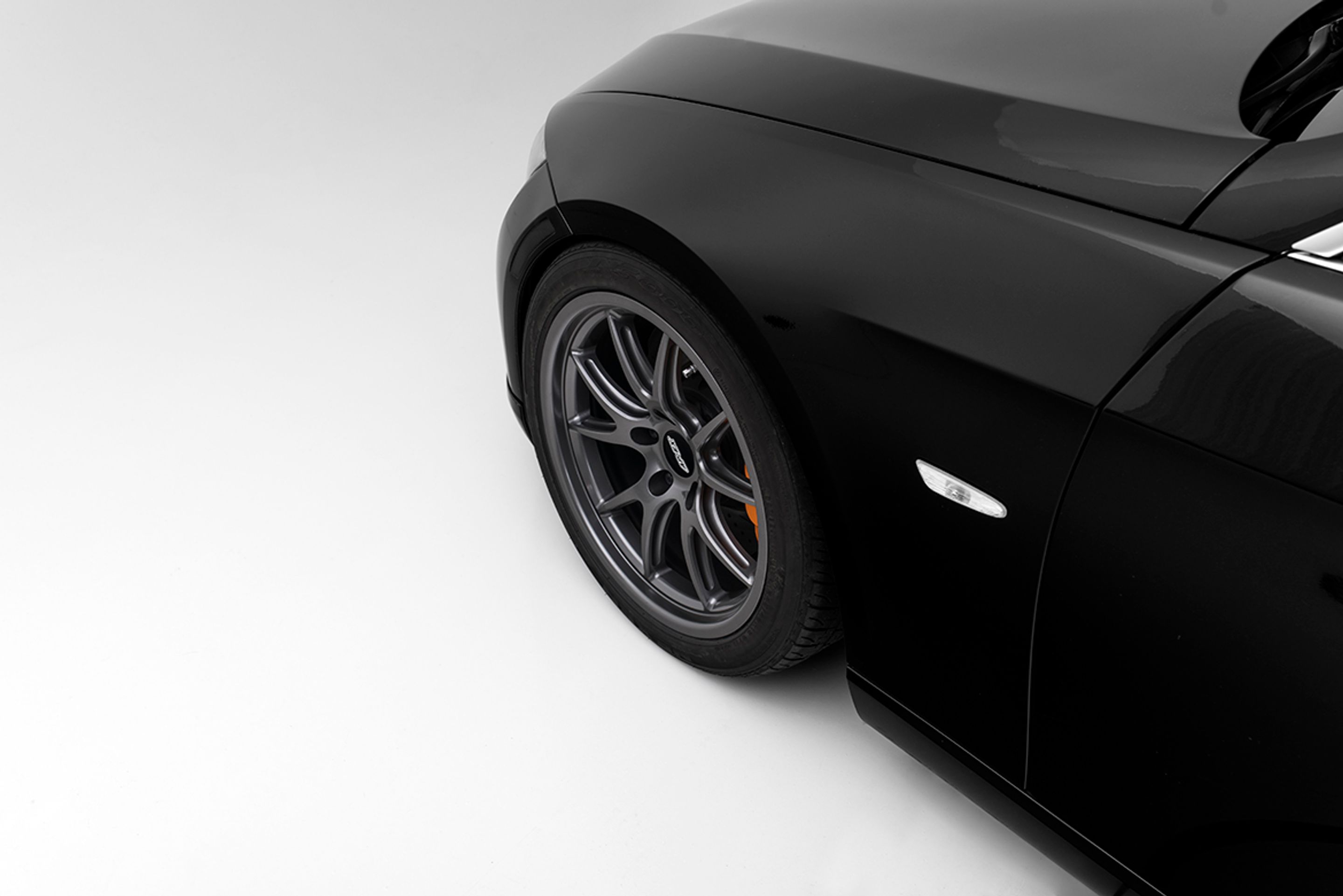 Black BMW E92 Coupe 3 Series with 18" FL-5 Apex wheels in Anthracite