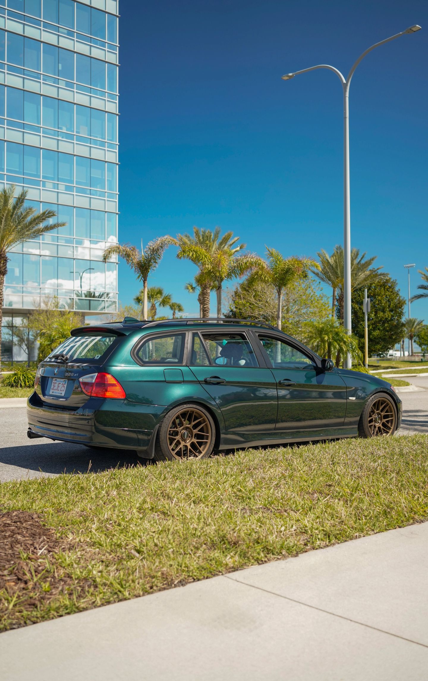 BMW E91 Wagon 3 Series with 18