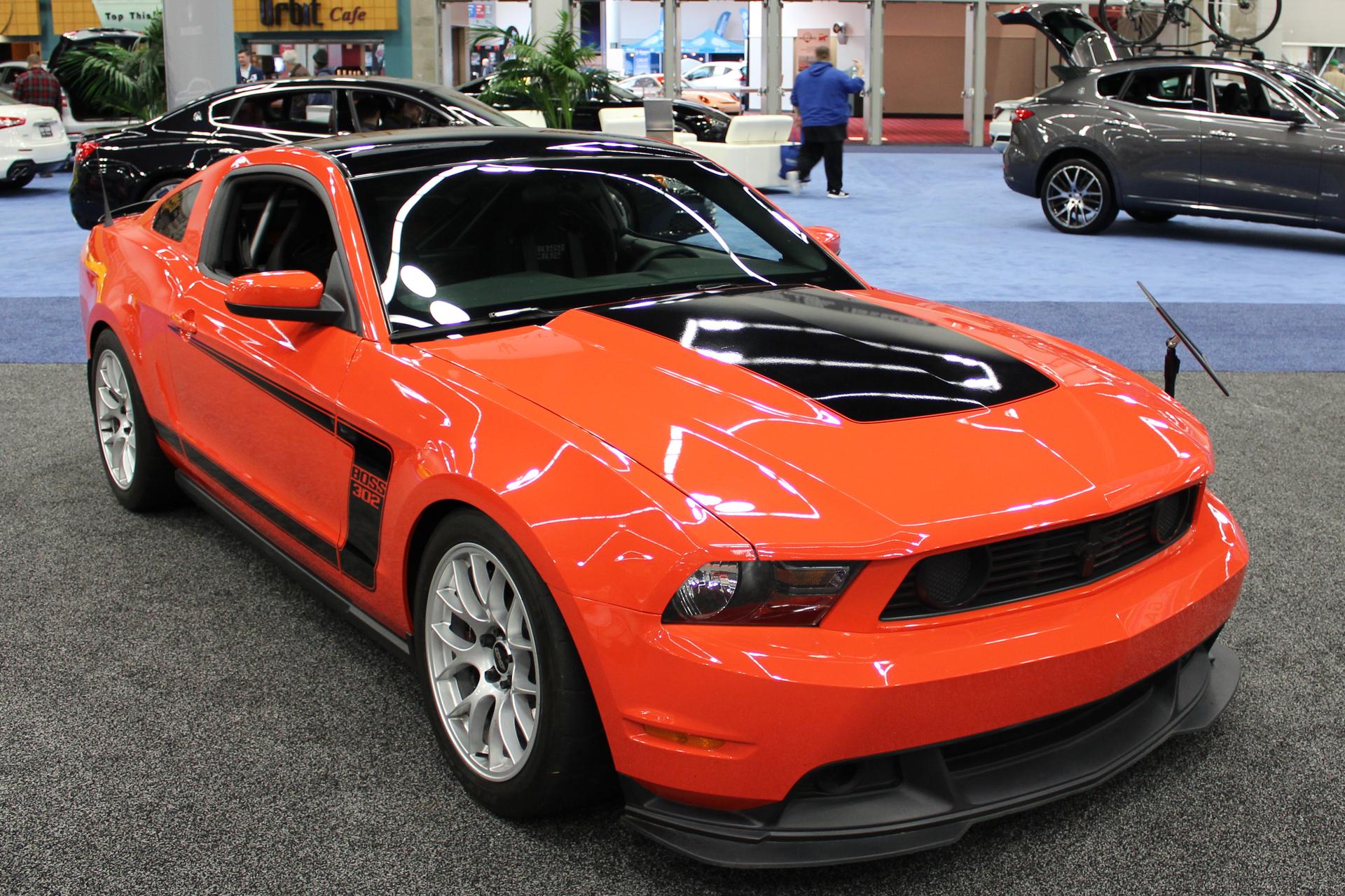Ford S197 Mustang Boss 302 with 18
