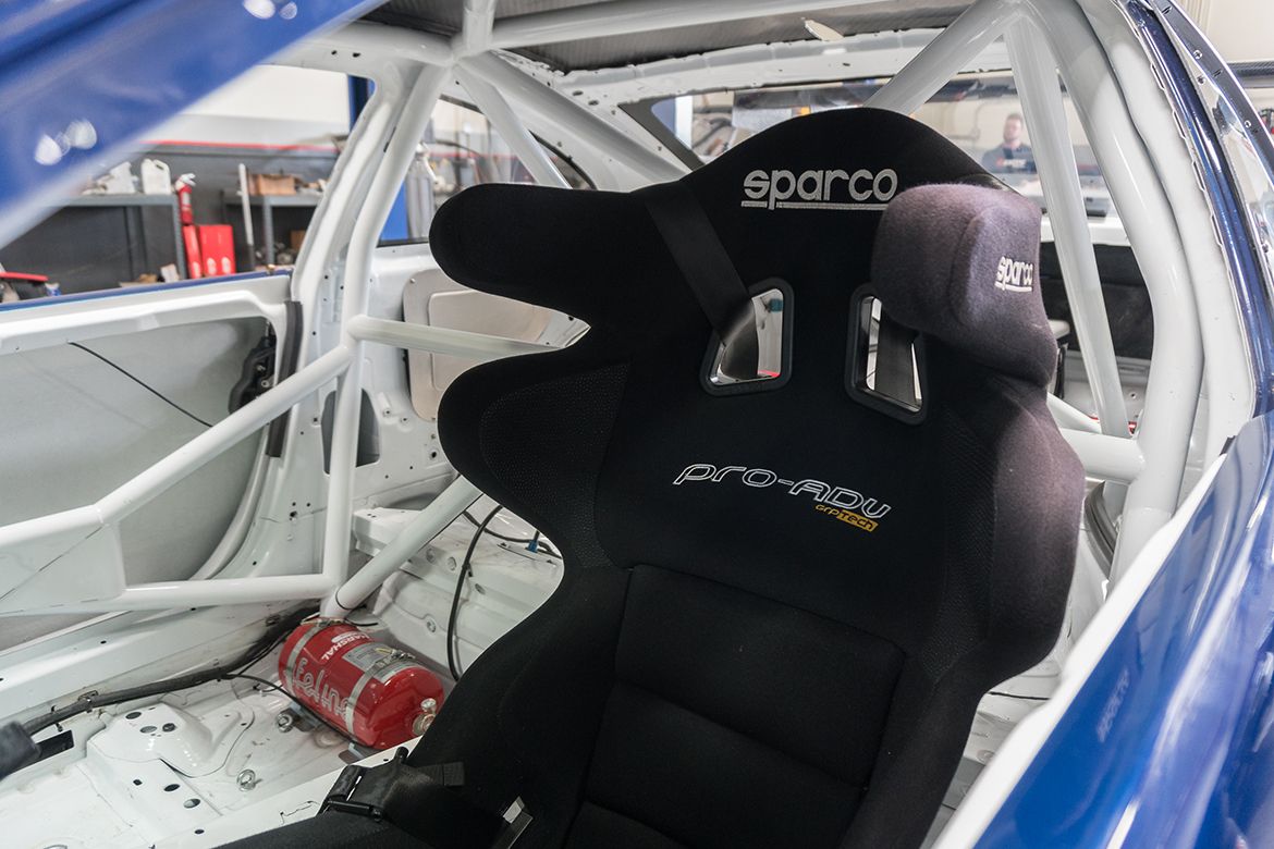 Blue BMW E92 Coupe M3 with 18" SM-10 Apex wheels in Anthracite