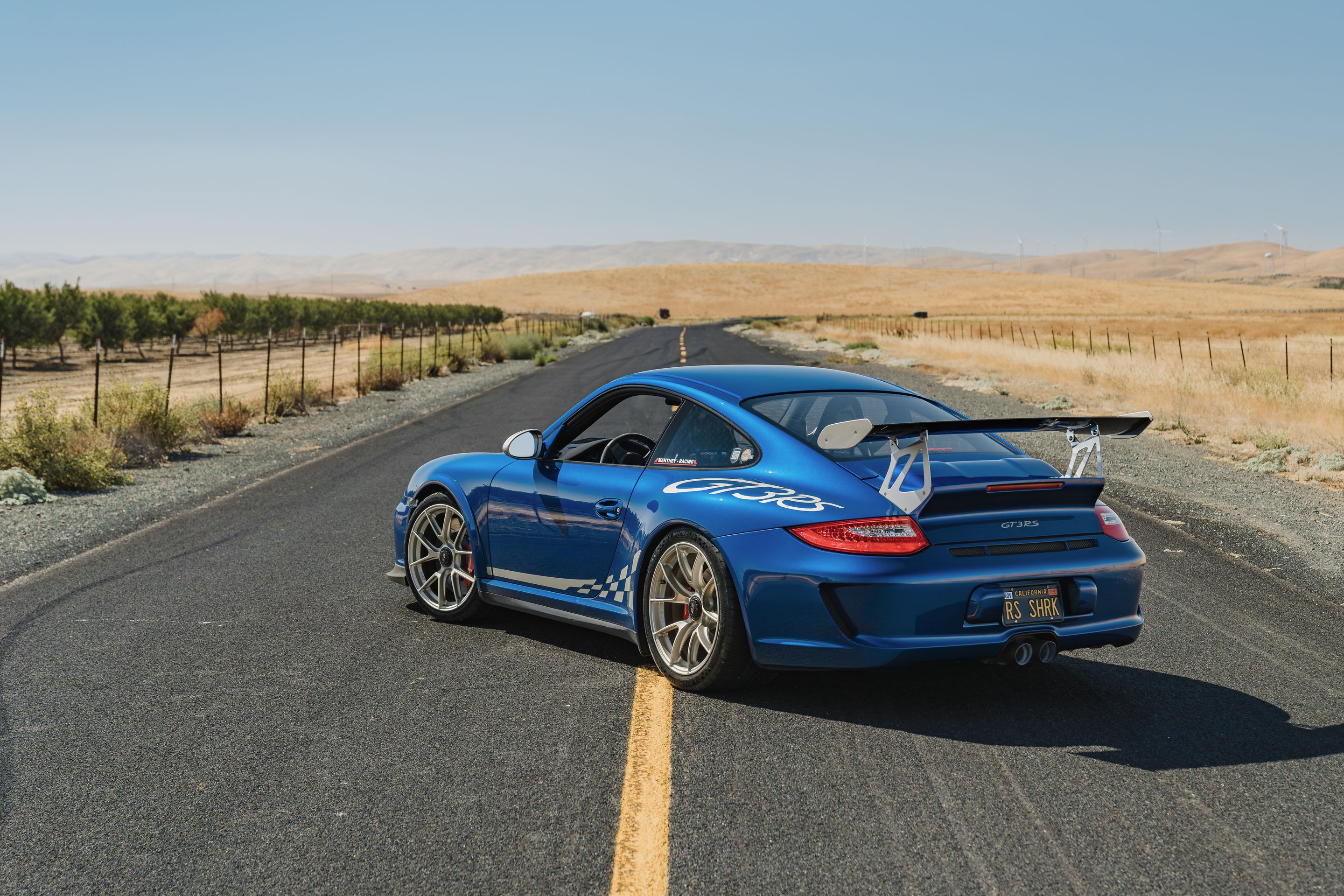 Blue Porsche 911 997 GT3 RS with 19" VS-5RS Apex wheels in Motorsport Gold