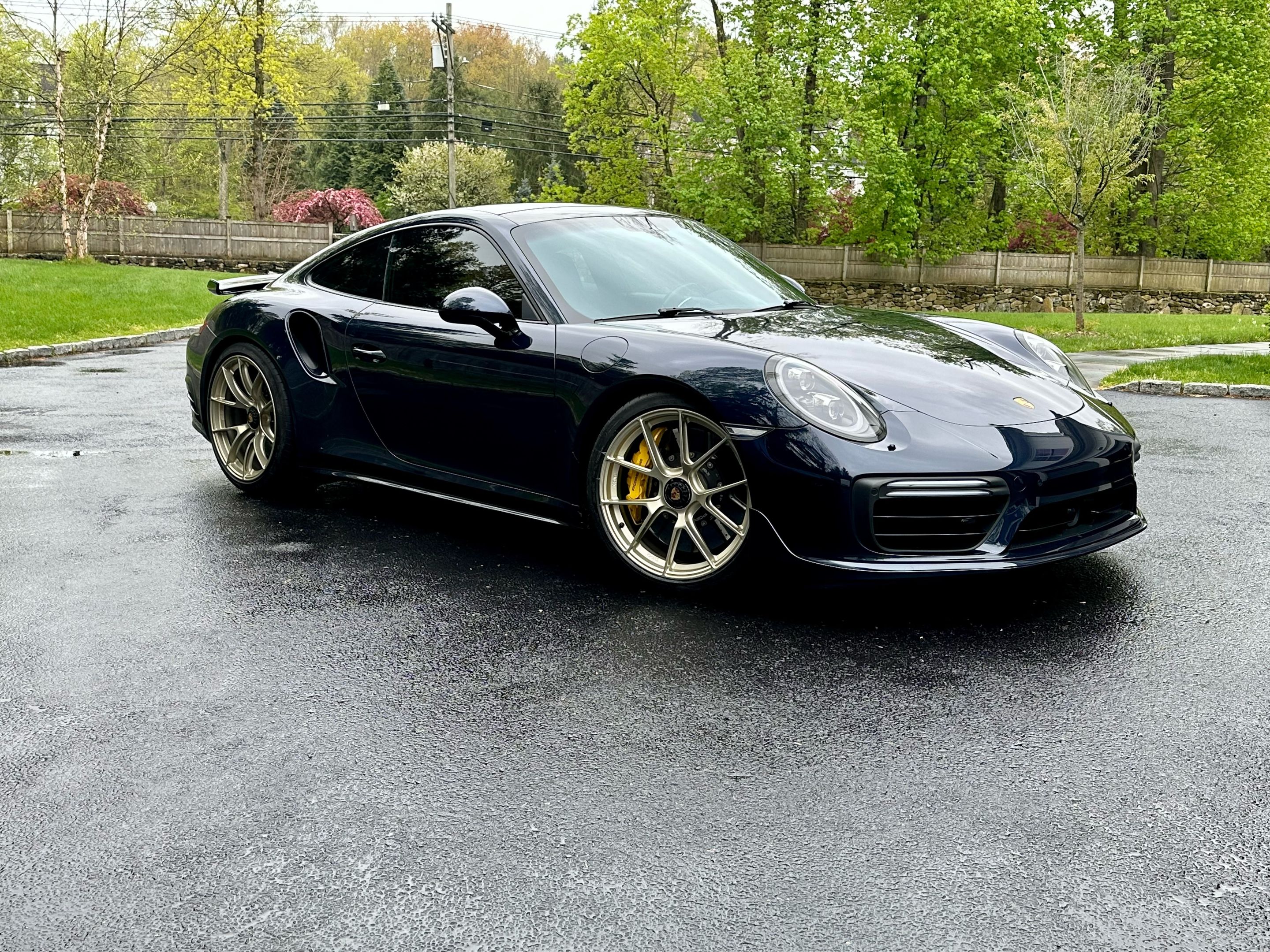 Blue Porsche 911 991.2 Turbo S with 20" VS-5RS Apex wheels in Motorsport Gold