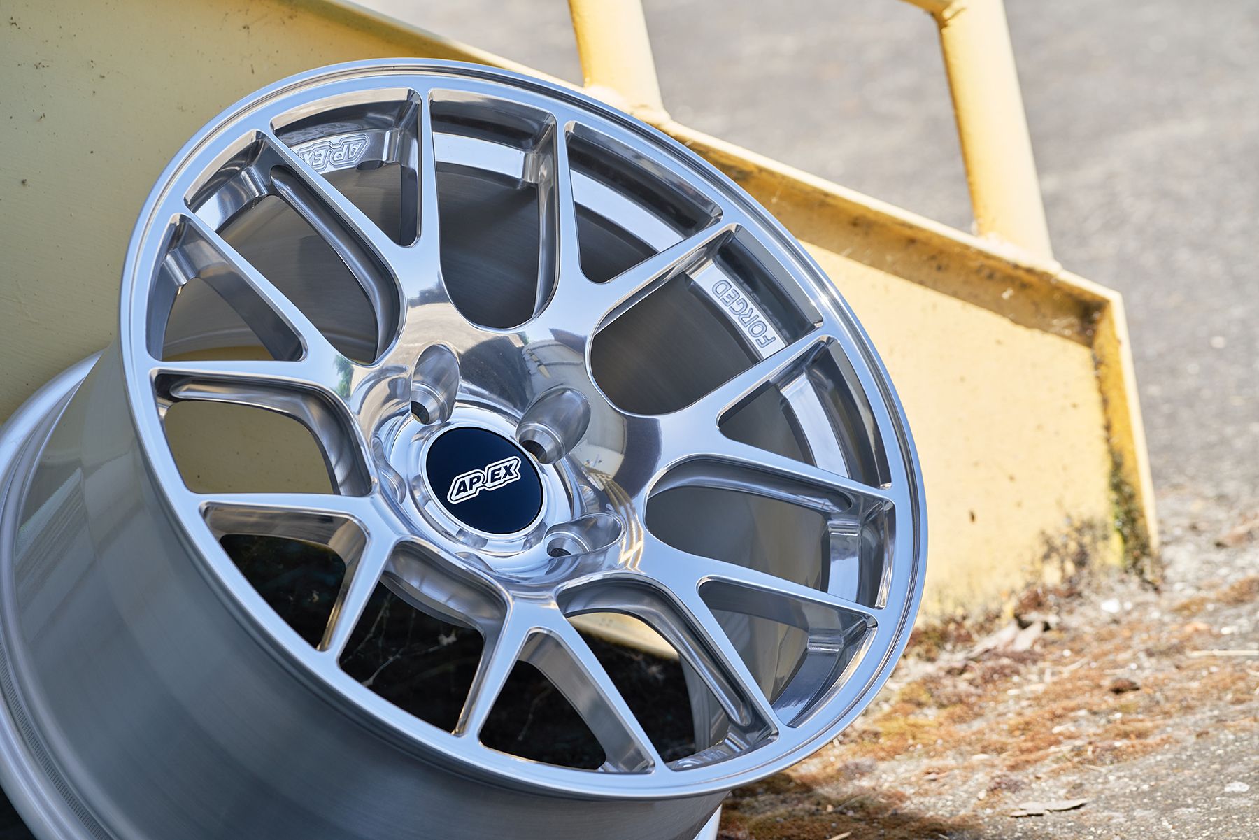 White Porsche 911 996 GT2 with 20" VS-5RS Apex wheels in Brushed Clear