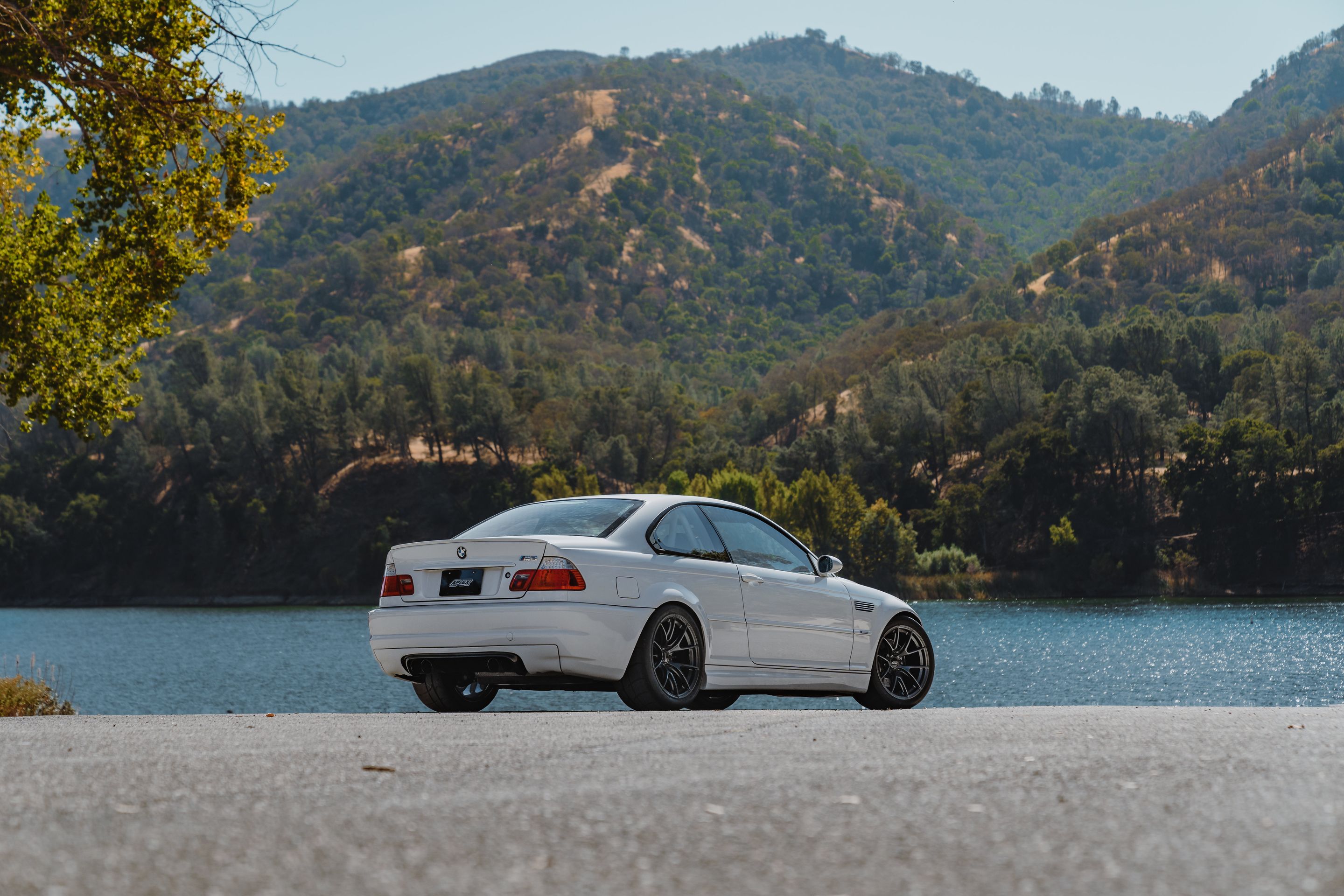 White BMW E46 M3 with 18" VS-5RS Apex wheels in Anthracite