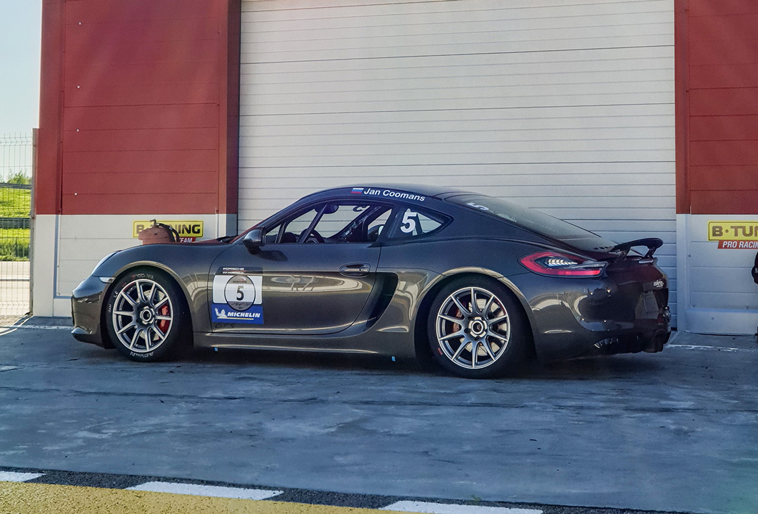 Grey Porsche 981 Cayman GTS with 18" SM-10 Apex wheels in Race Silver