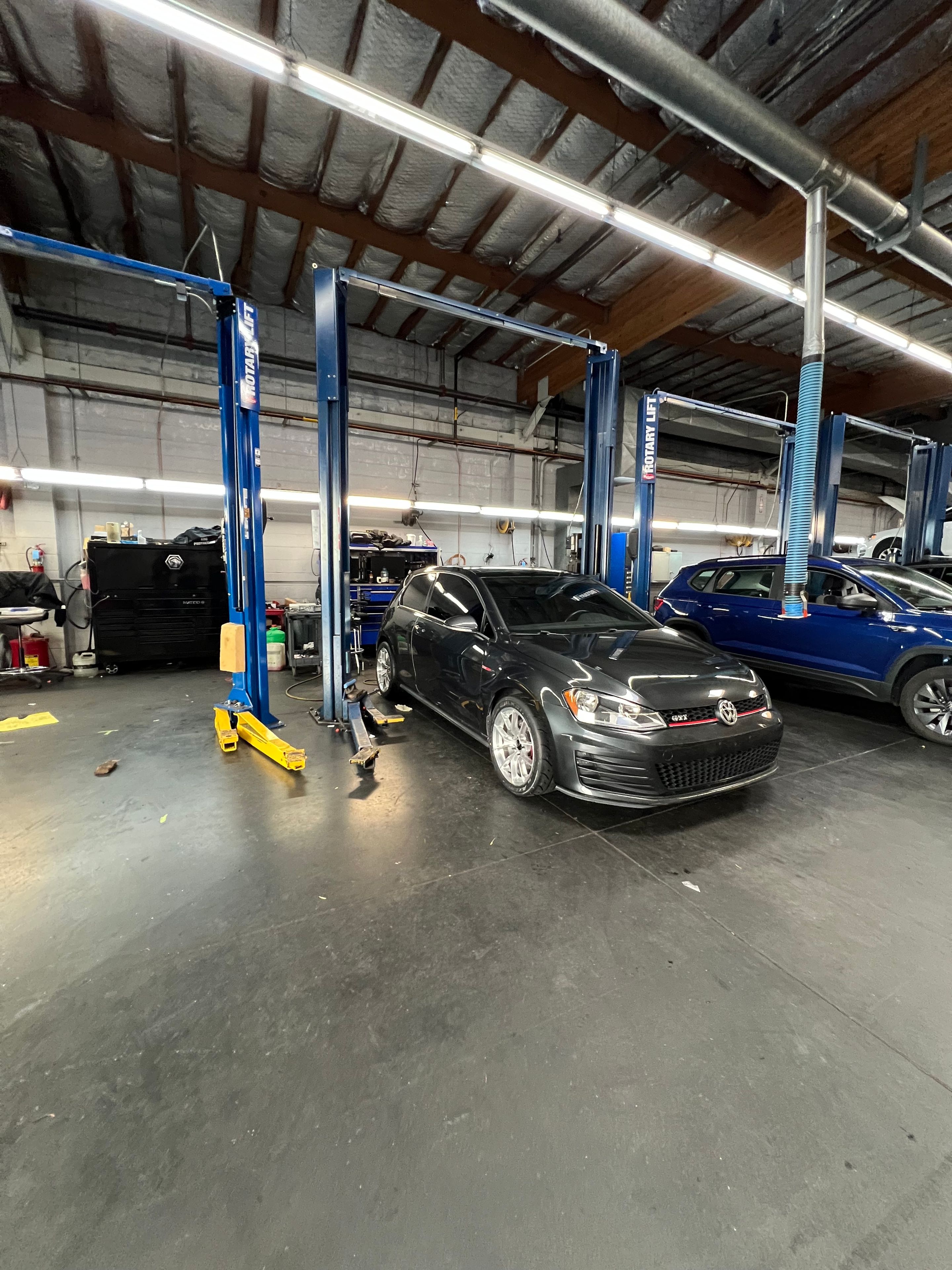 Grey VW MK7 GTI with 17" VS-5RS Apex wheels in Brushed Clear