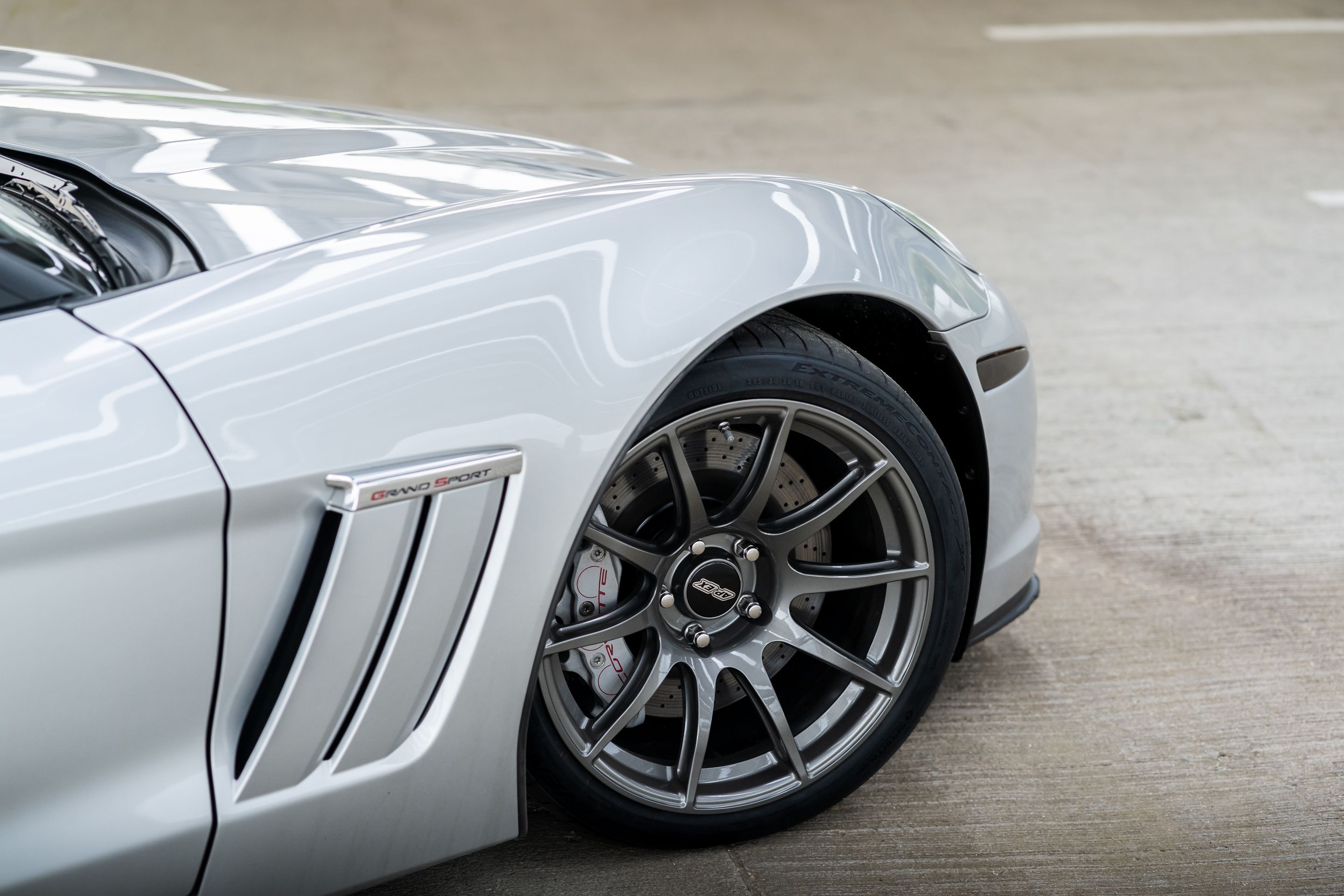 Silver Chevrolet C6 Corvette Grand Sport with 18"/19" SM-10 Apex wheels in Anthracite