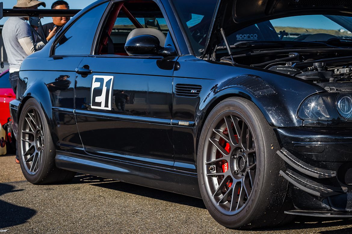Black BMW E46 M3 with 18" ARC-8 Apex wheels in Anthracite