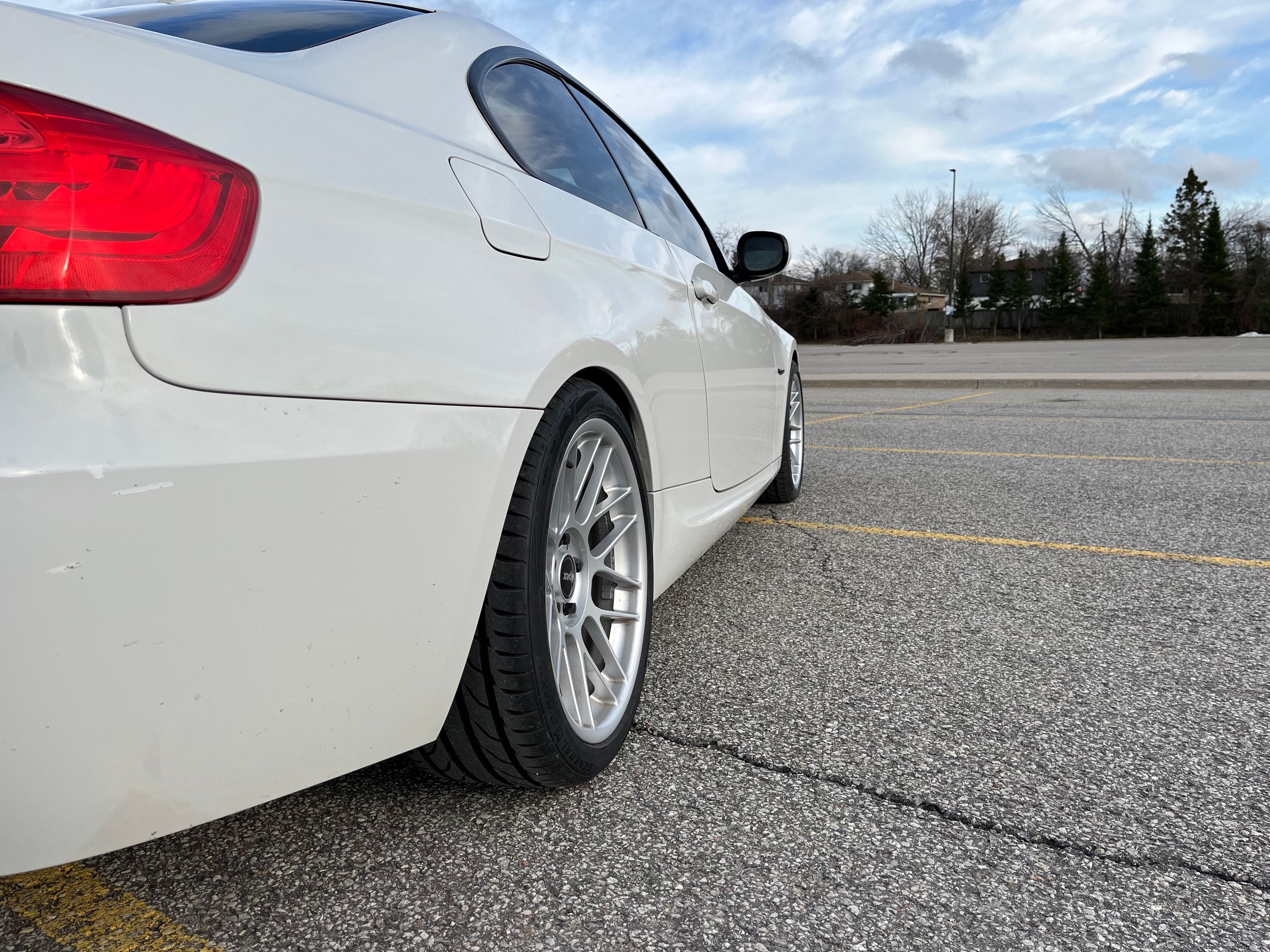 White BMW E92 Coupe 3 Series with 18" ARC-8 Apex wheels in Race Silver