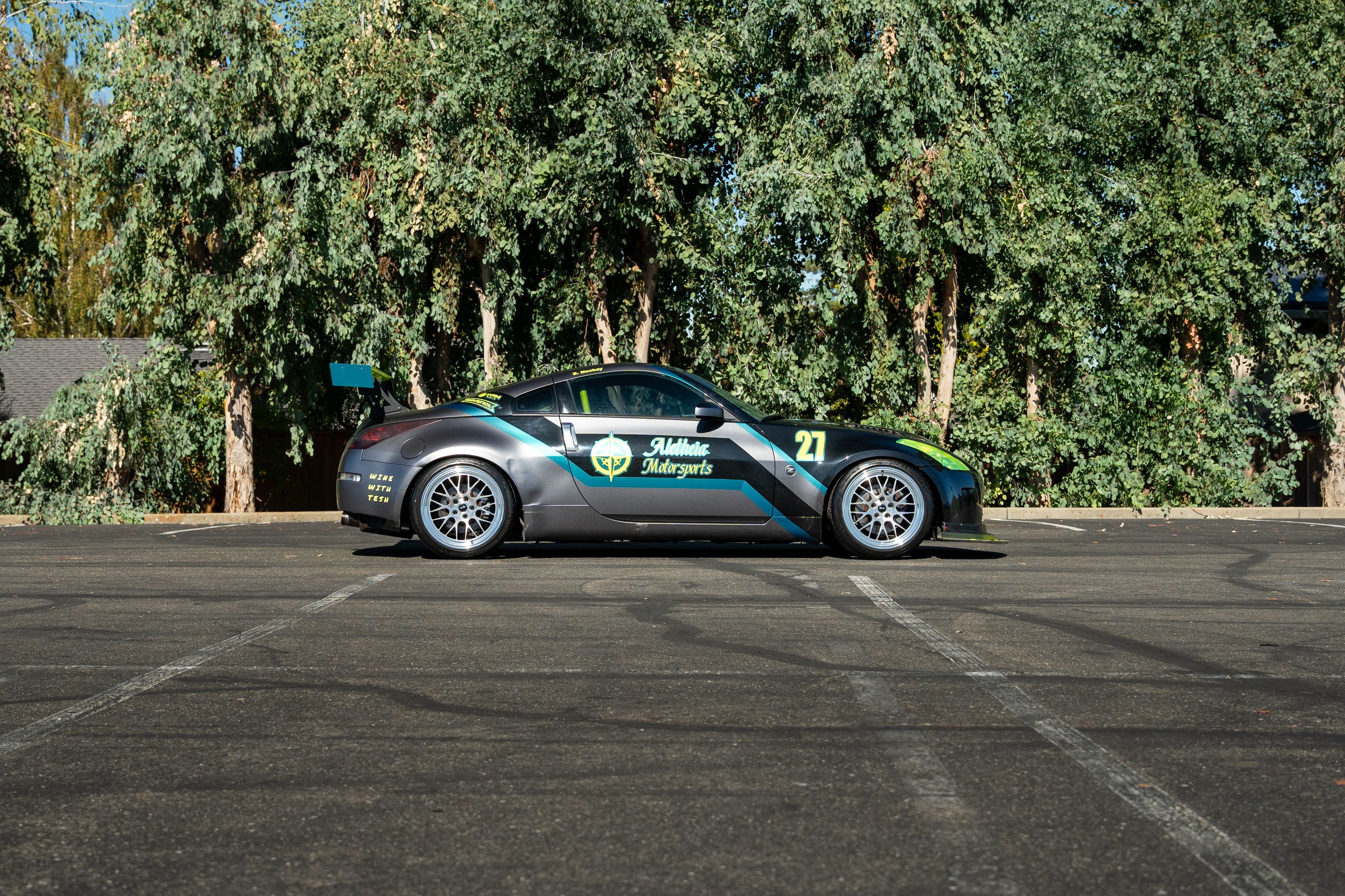 Grey Nissan 350Z with 19" ML-10RT Apex wheels in Machined Lip Brushed Clear