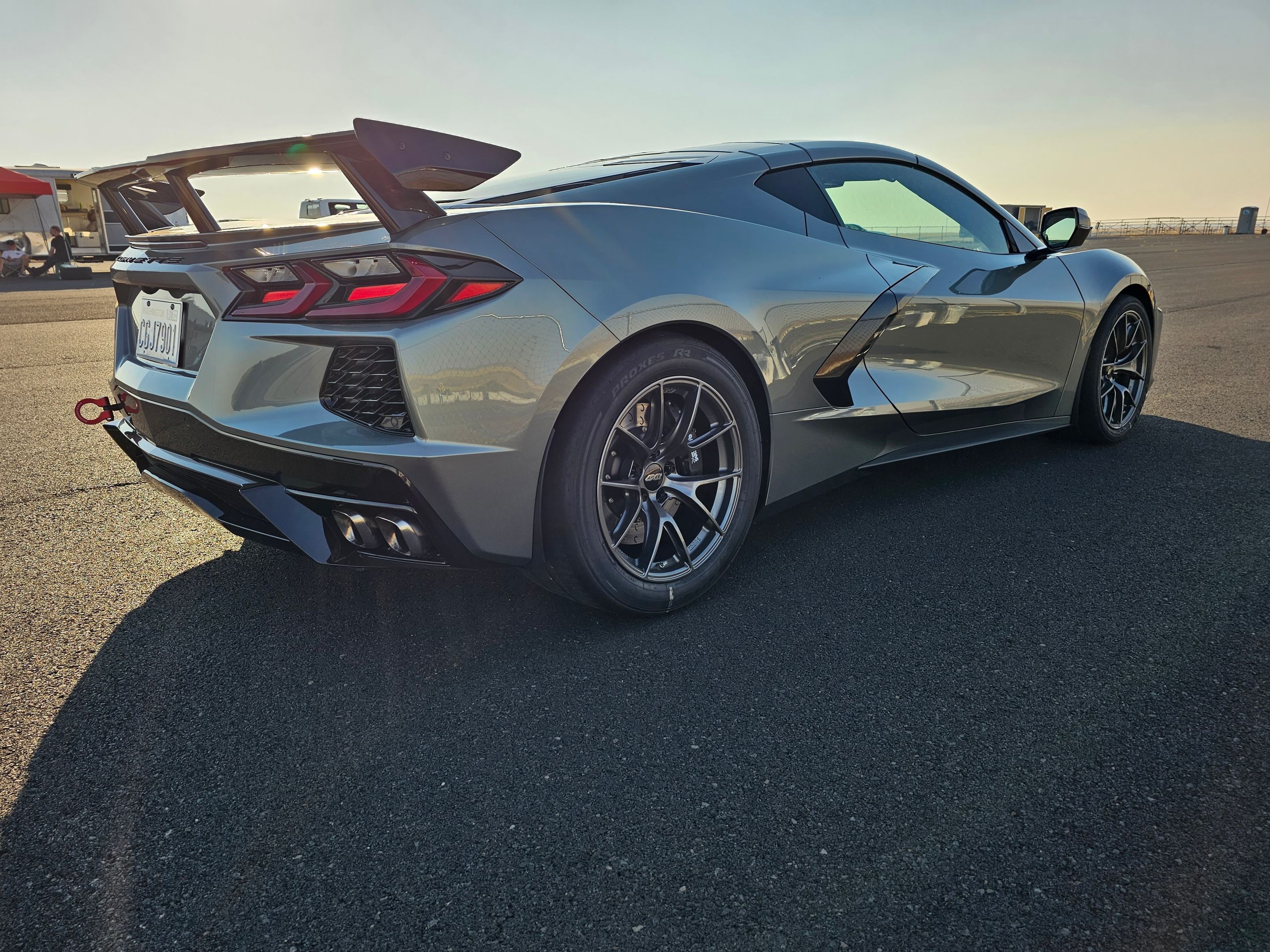 Grey Chevrolet C8 Corvette Stingray/Z51 with 18" VS-5RS Apex wheels in Anthracite