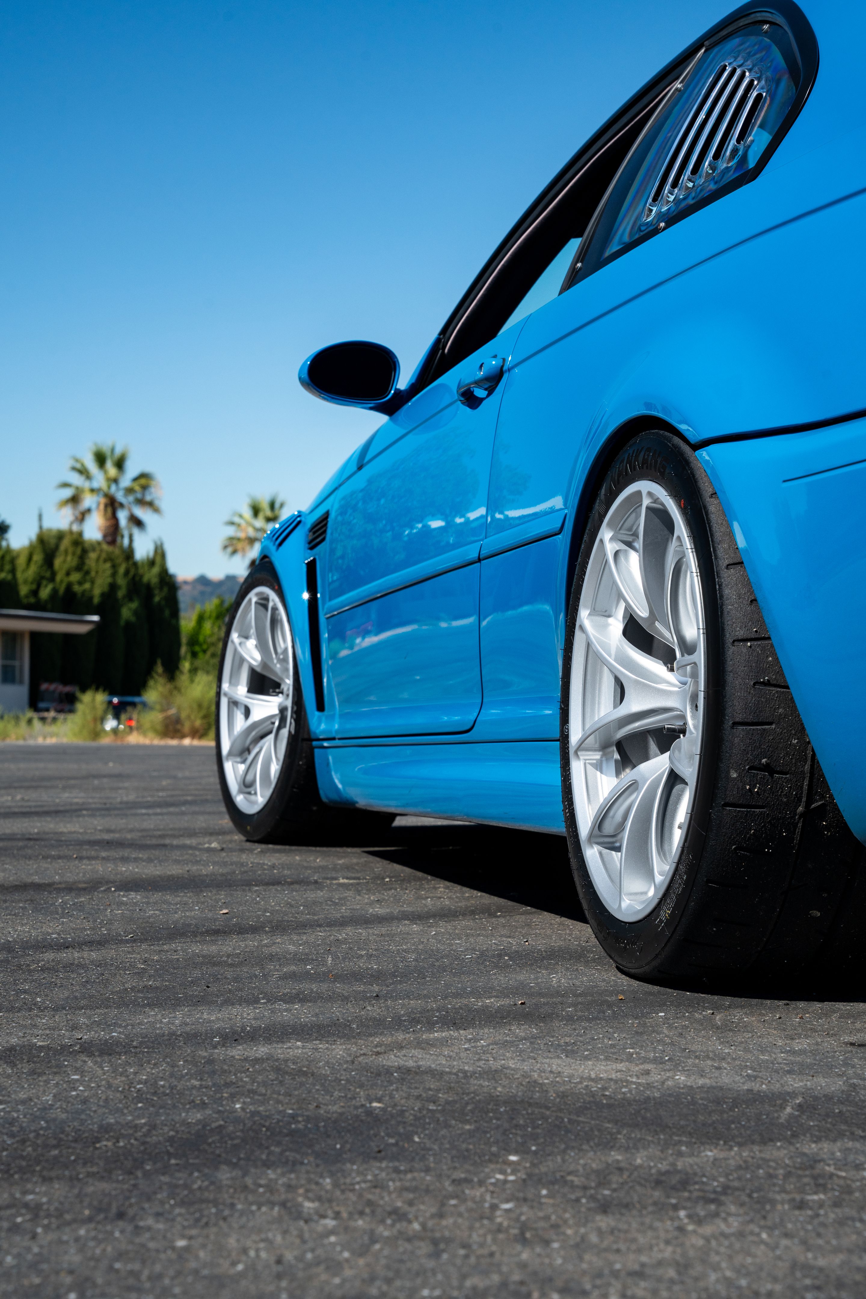 Blue BMW E46 M3 with 18" VS-5RE Apex wheels in Race Silver