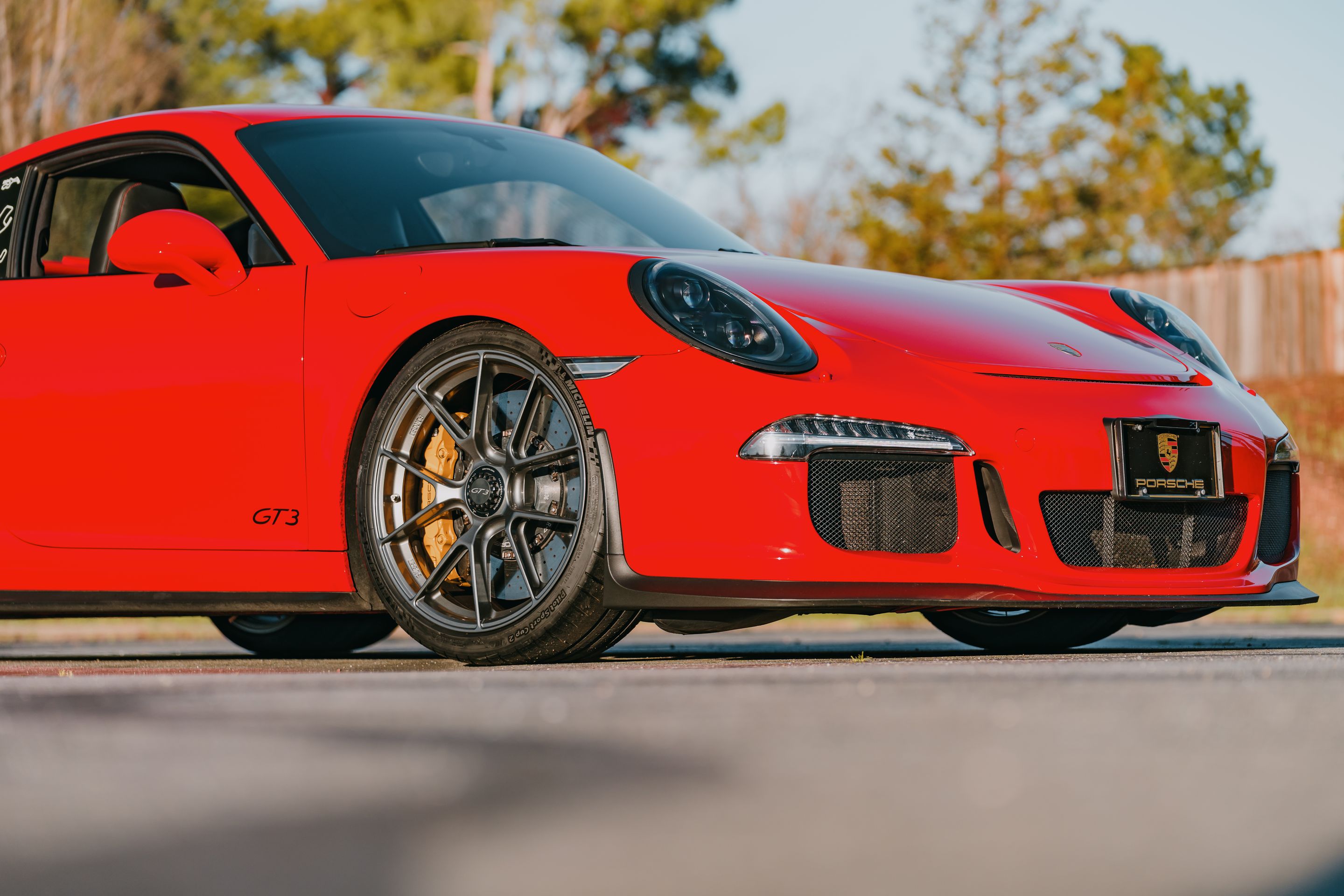 Red Porsche 911 991.1 GT3 with 20" VS-5RS Apex wheels in Anthracite