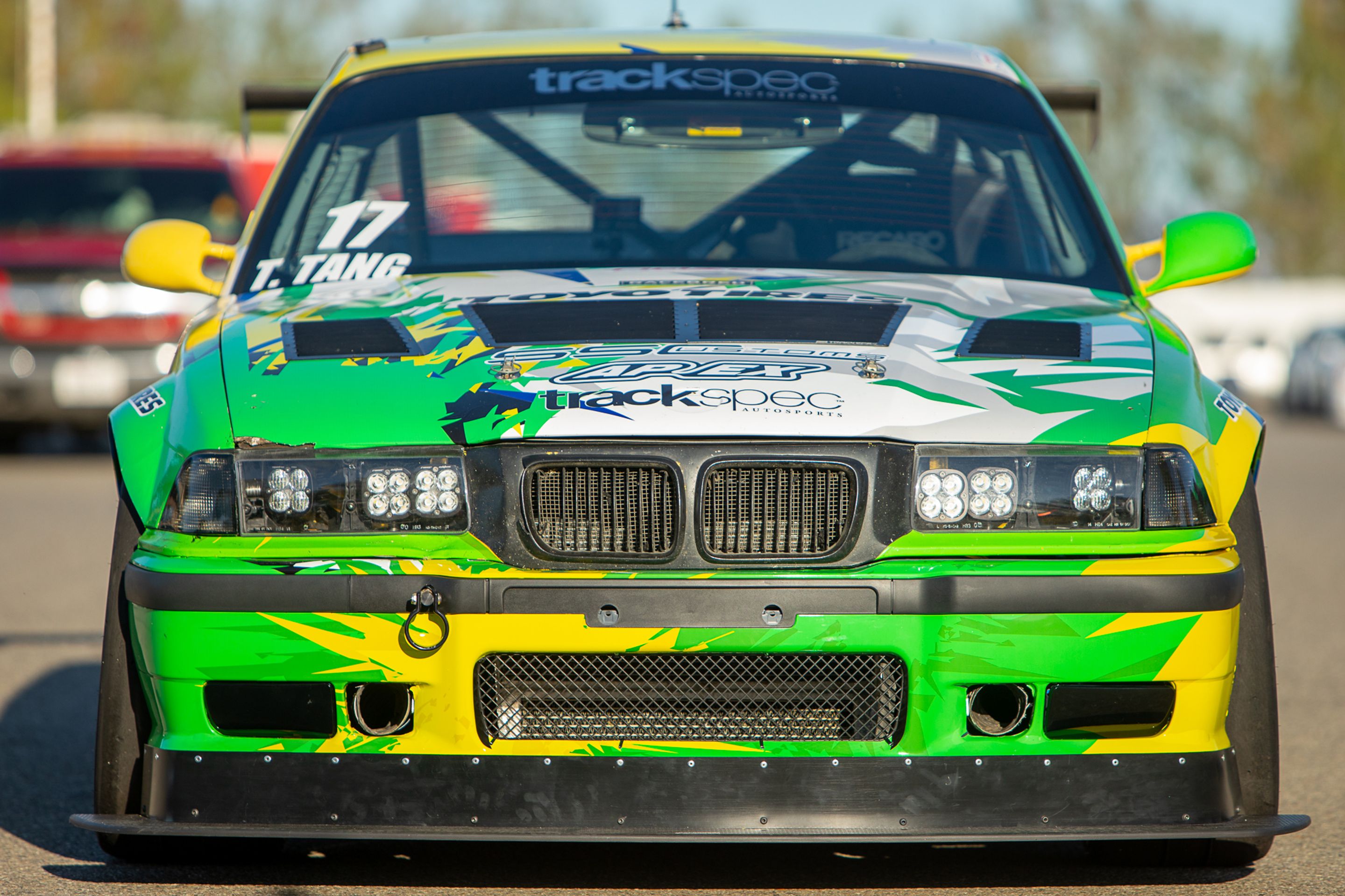 Race Livery BMW E36 M3 with 18" EC-7R Apex wheels in Brushed Clear