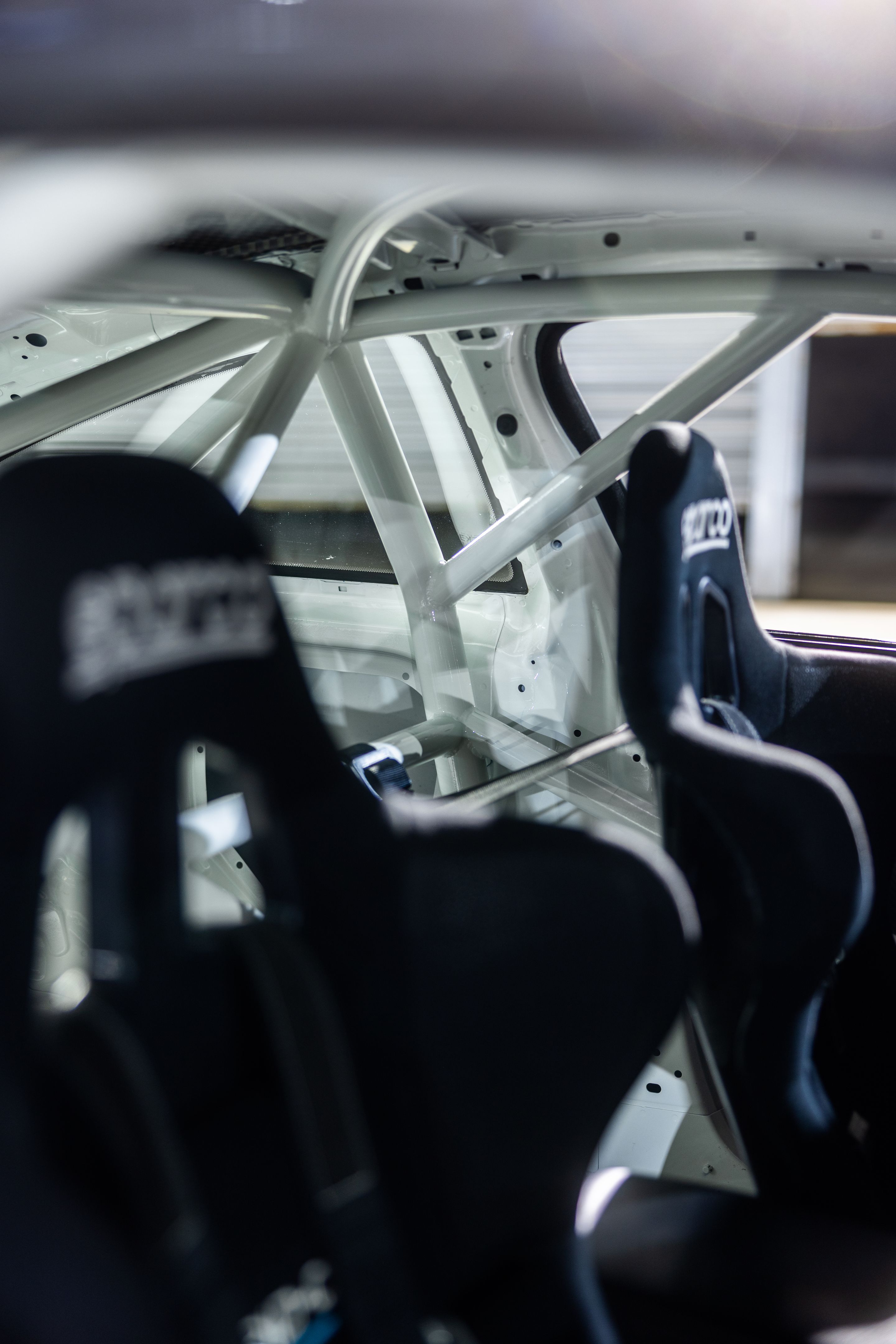 Blue BMW F82 Coupe M4 with 18" ARC-8 Apex wheels in Race Silver