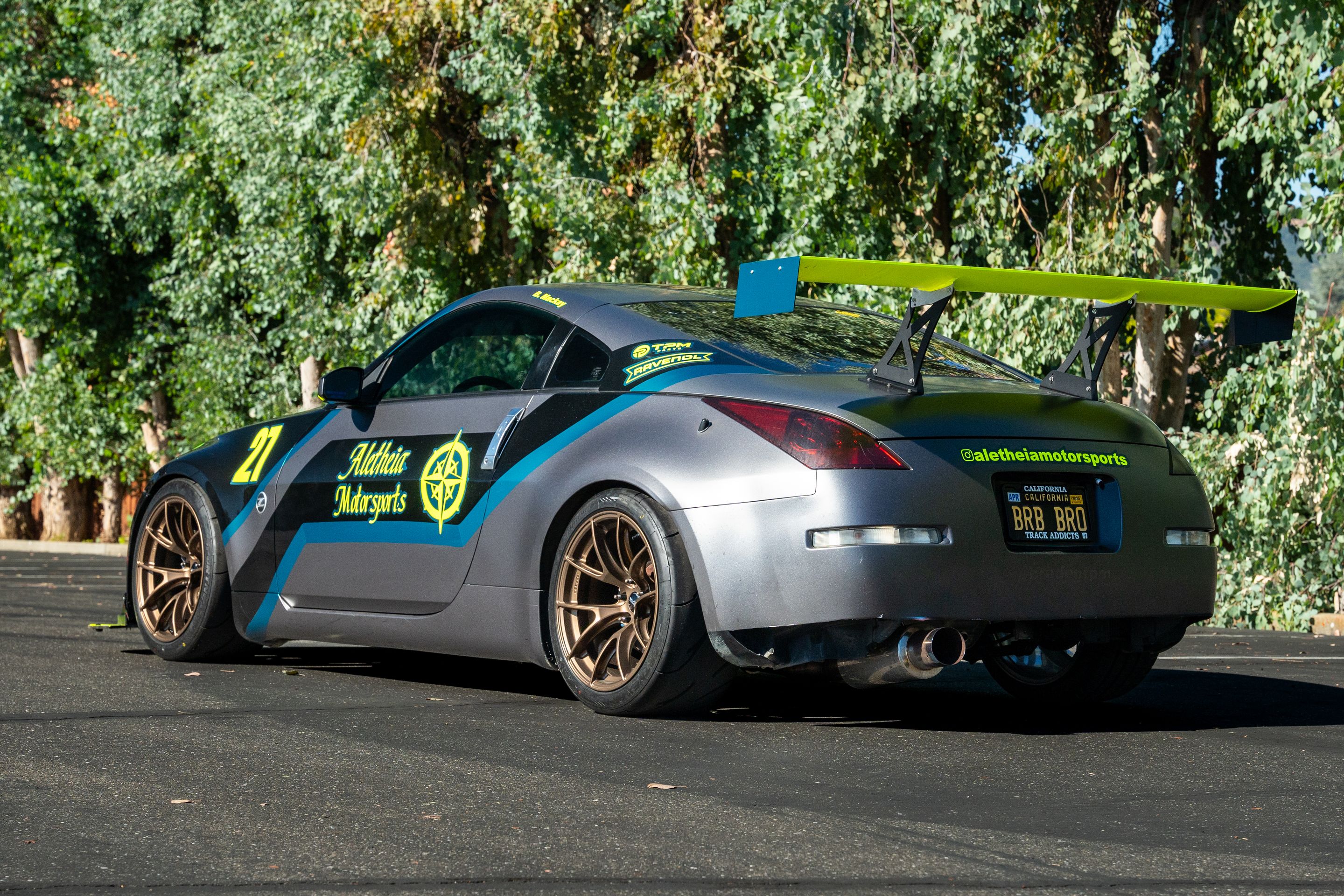 Grey Nissan 350Z with 18" VS-5RS Apex wheels in Satin Bronze