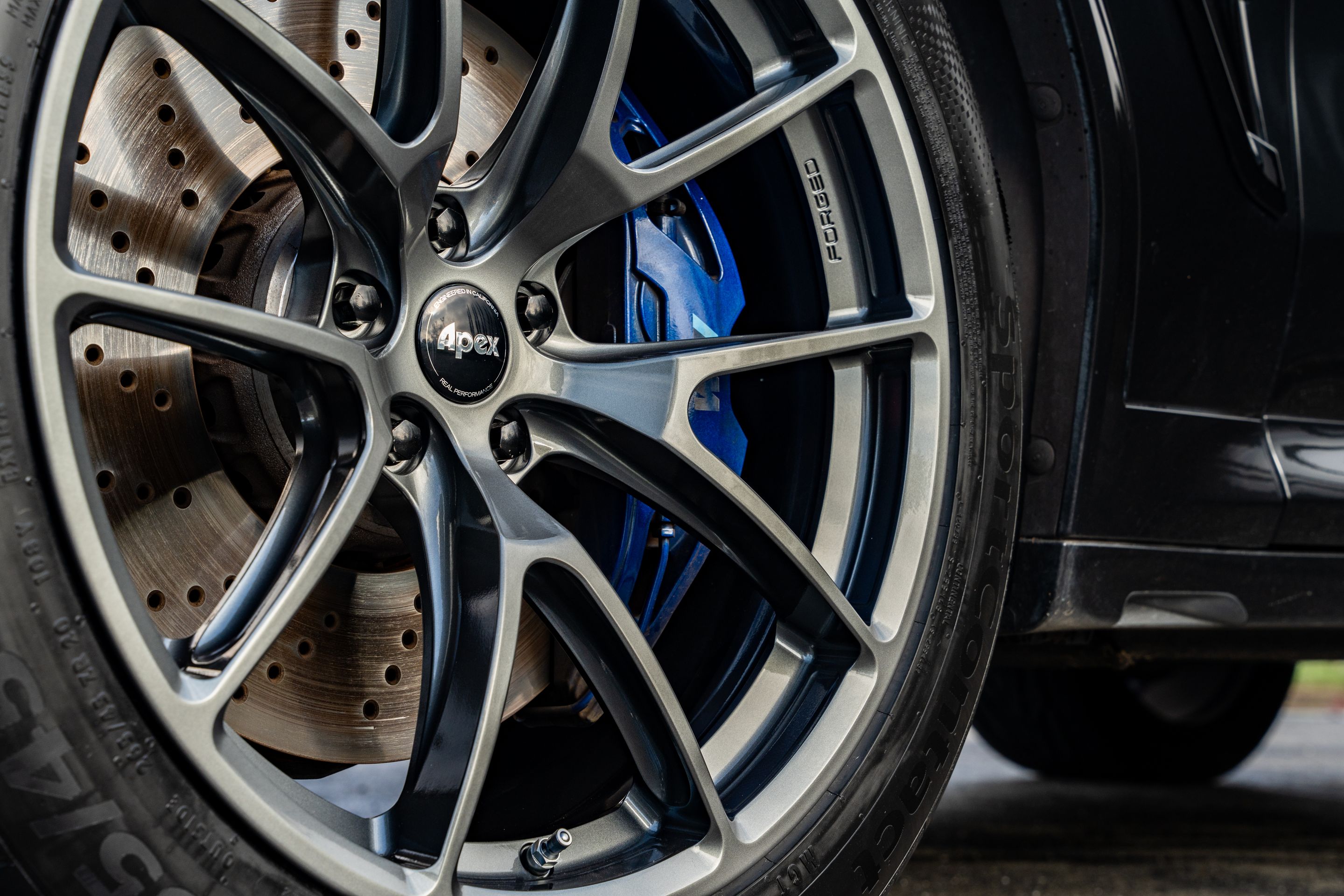 Black BMW F97 X3M with 20" VS-5RX Apex wheels in Anthracite