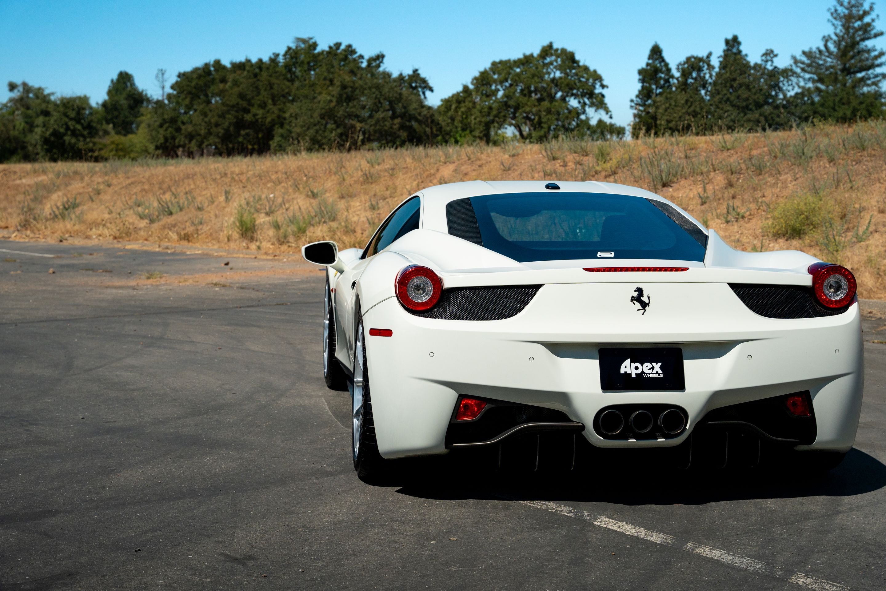 White Ferrari 458 Italia with 20" VS-5RS Apex wheels in Brushed Clear