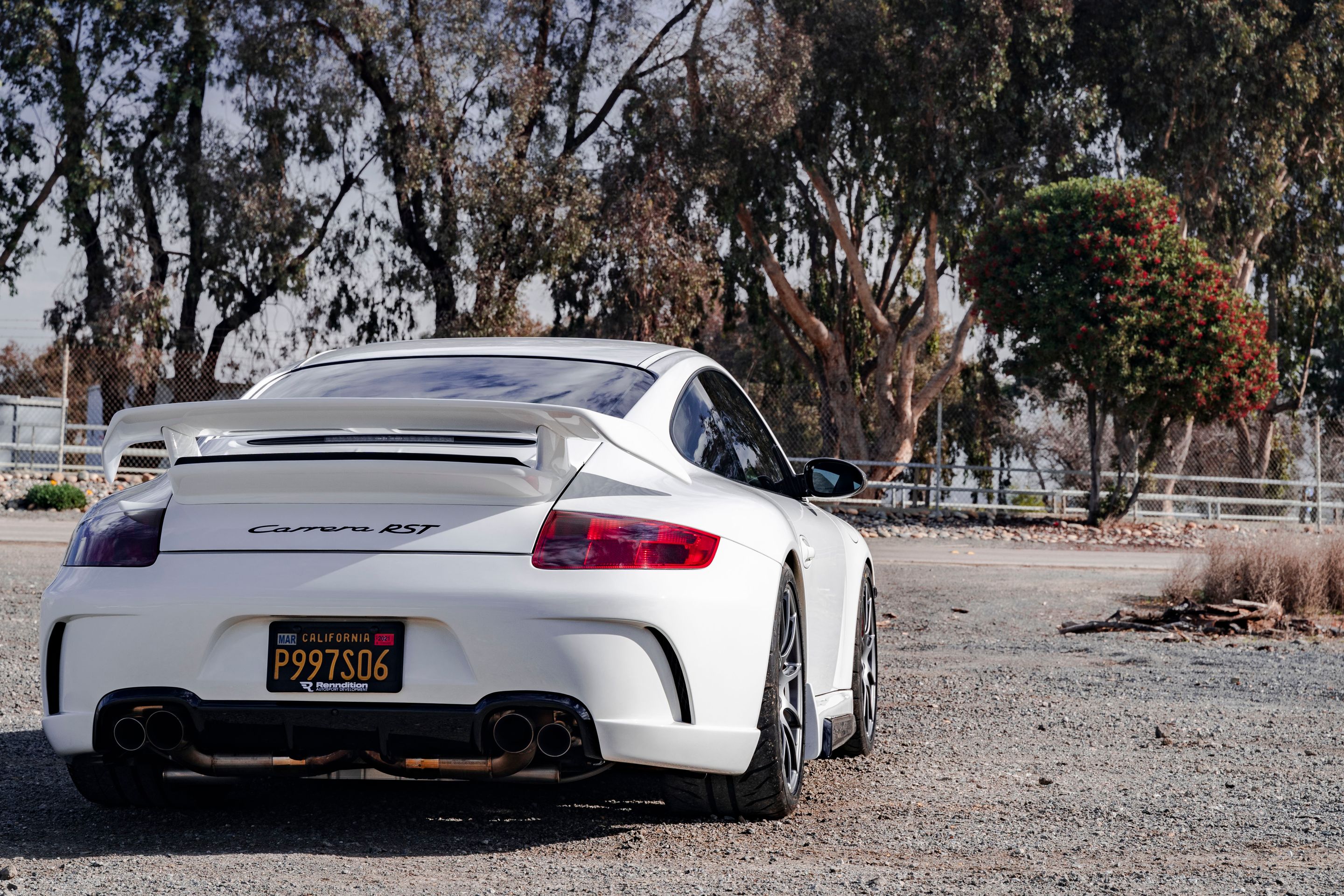 White Porsche 911 997 Carrera S with 19" SM-10 Apex wheels in Anthracite