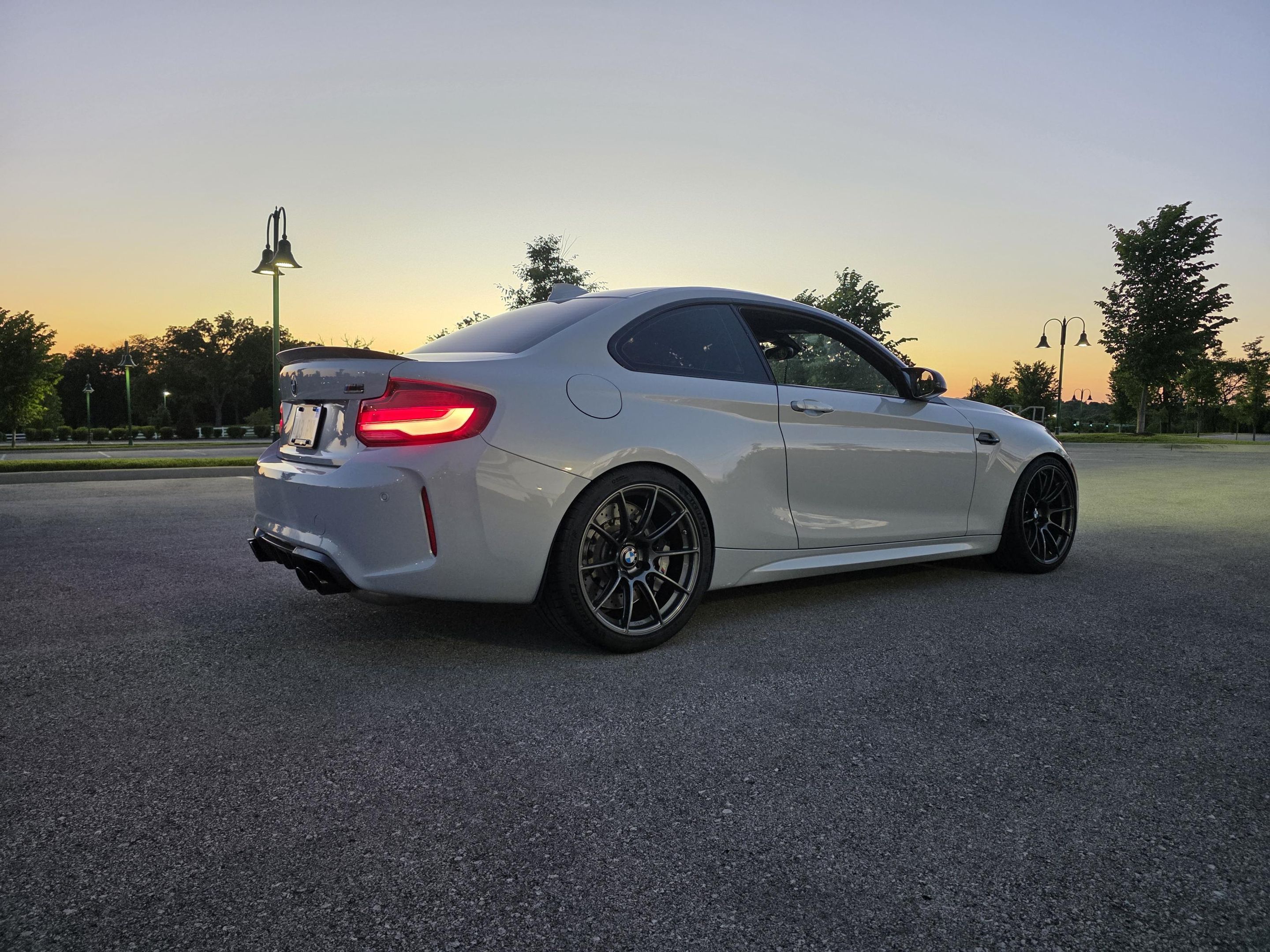 White BMW F87 M2 with 19" SM-10RS Apex wheels in Anthracite