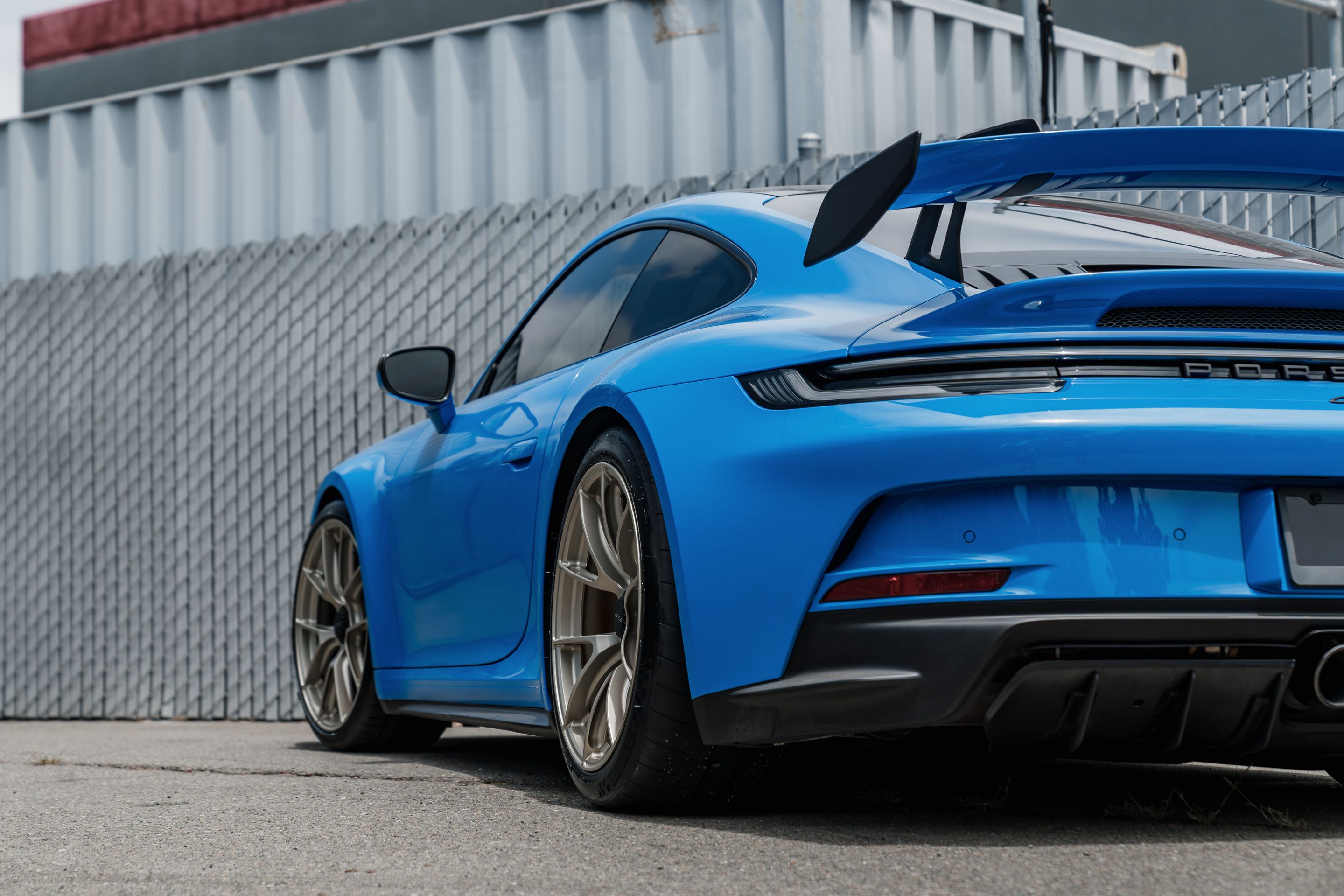 Blue Porsche 911 992.1 GT3 with 20" VS-5RS Apex wheels in Motorsport Gold