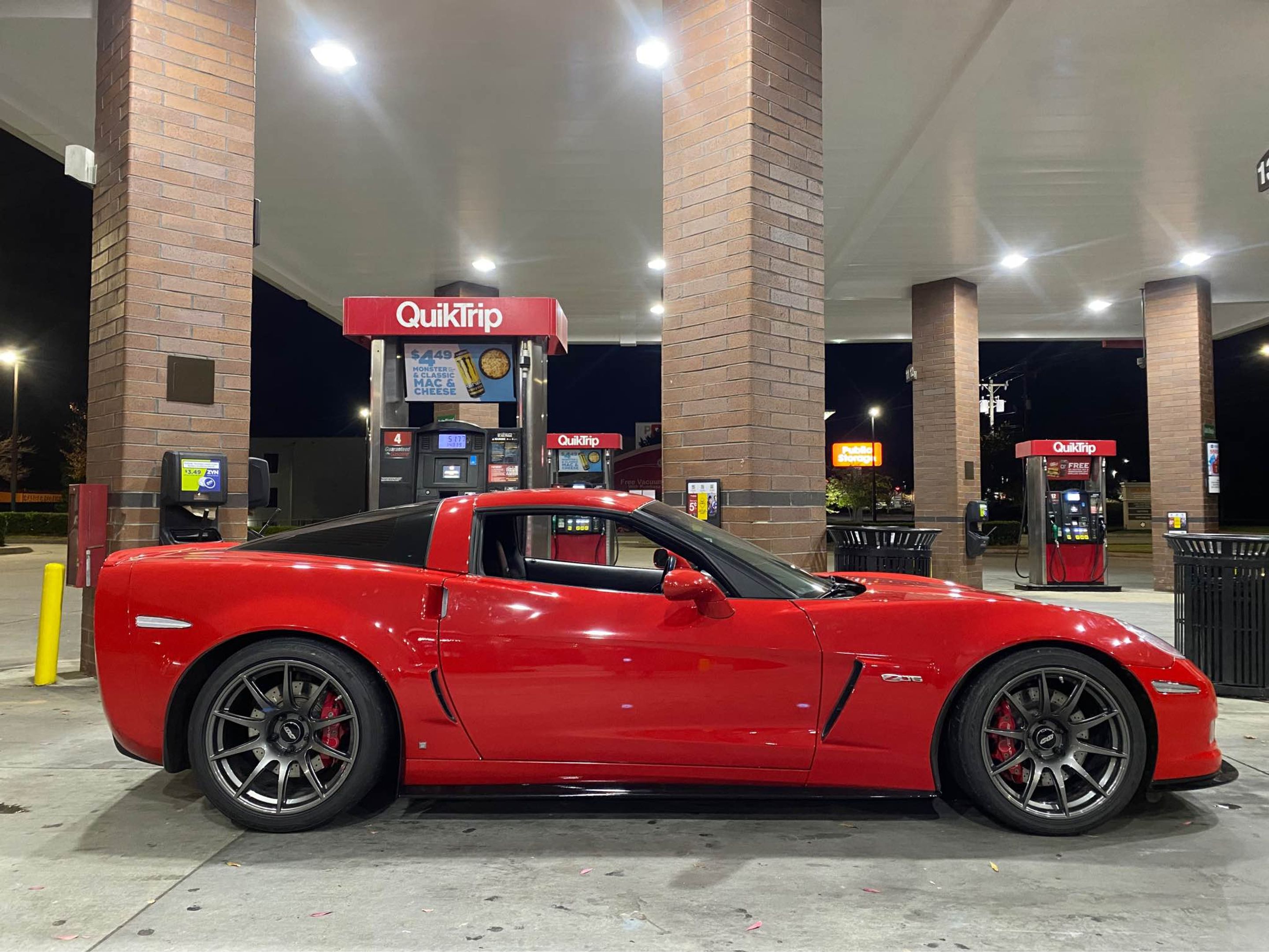 Red Chevrolet C6 Corvette Z06 with 19" SM-10 Apex wheels in Anthracite