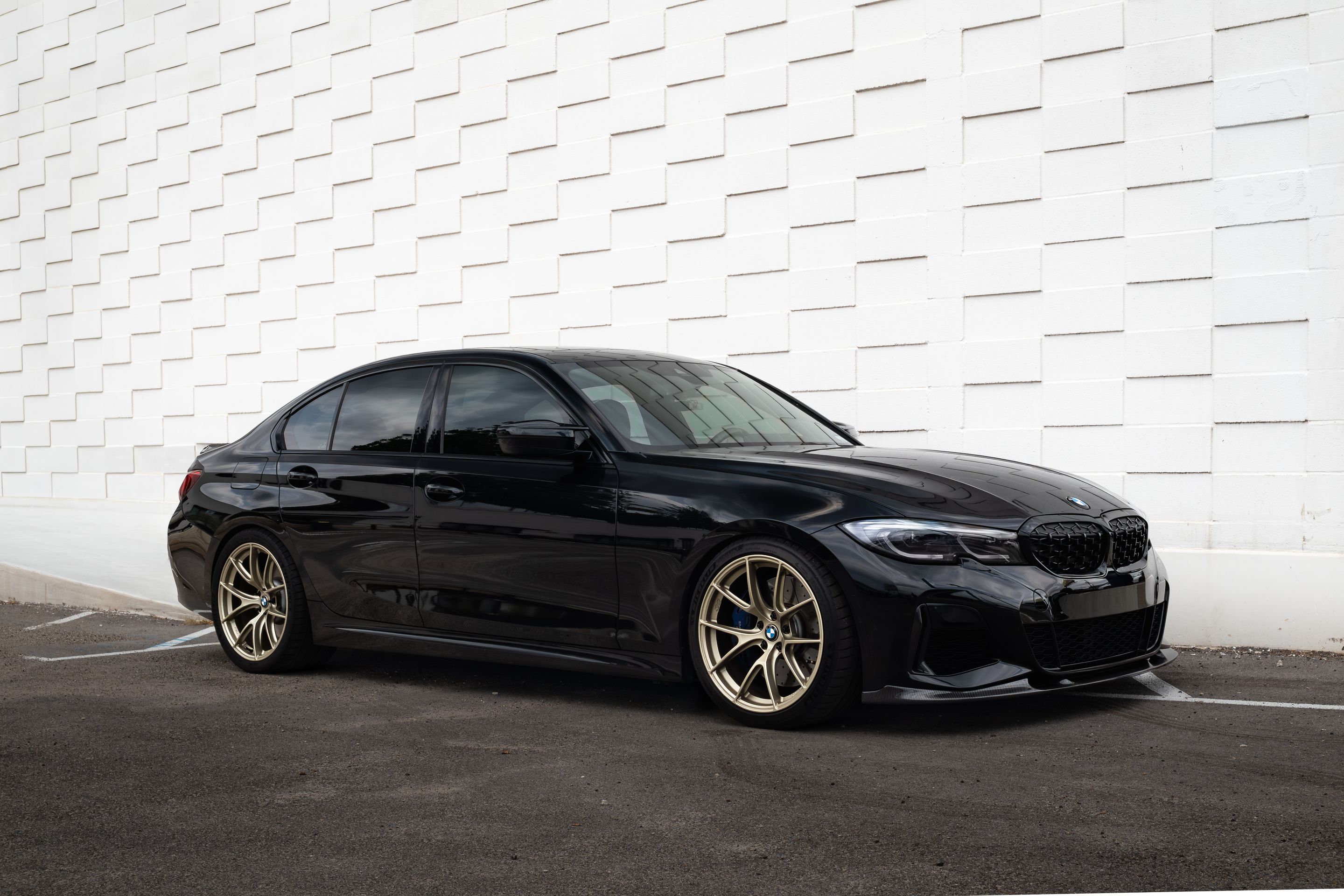 Black BMW G20 Sedan 3 Series with 19" VS-5RS Apex wheels in Motorsport Gold