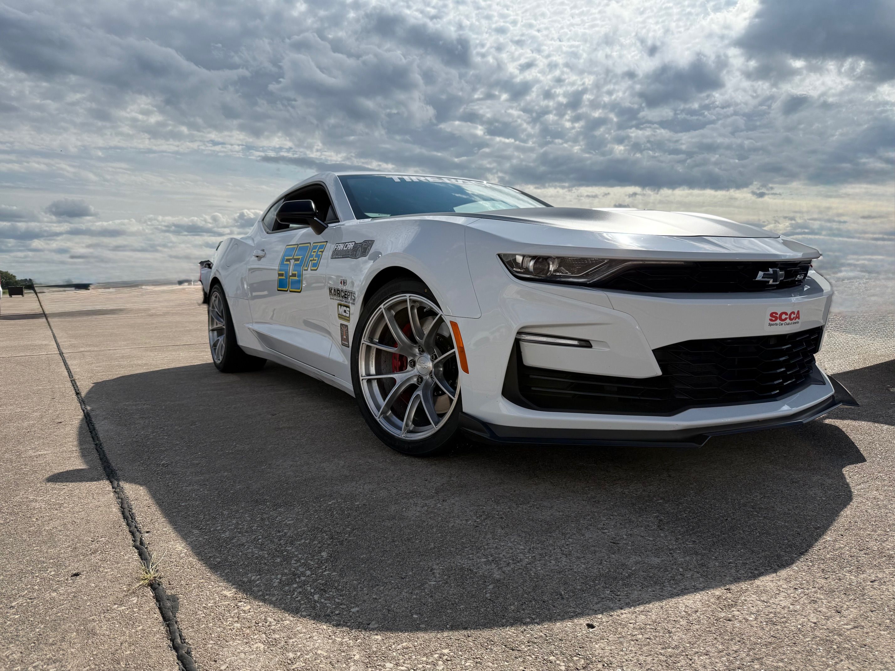 White Chevrolet 6th Gen Camaro SS with 19" VS-5RS Apex wheels in Brushed Clear