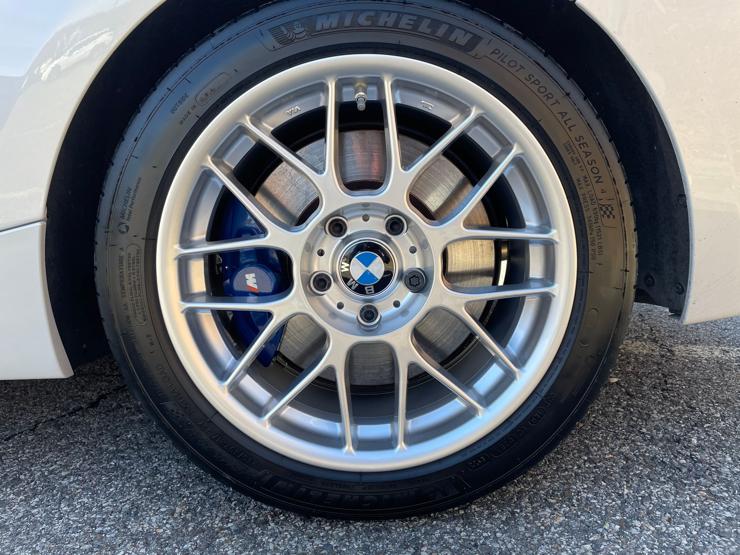 White BMW F22 Coupe 2 Series with 17" ARC-8 Apex wheels in Hyper Silver