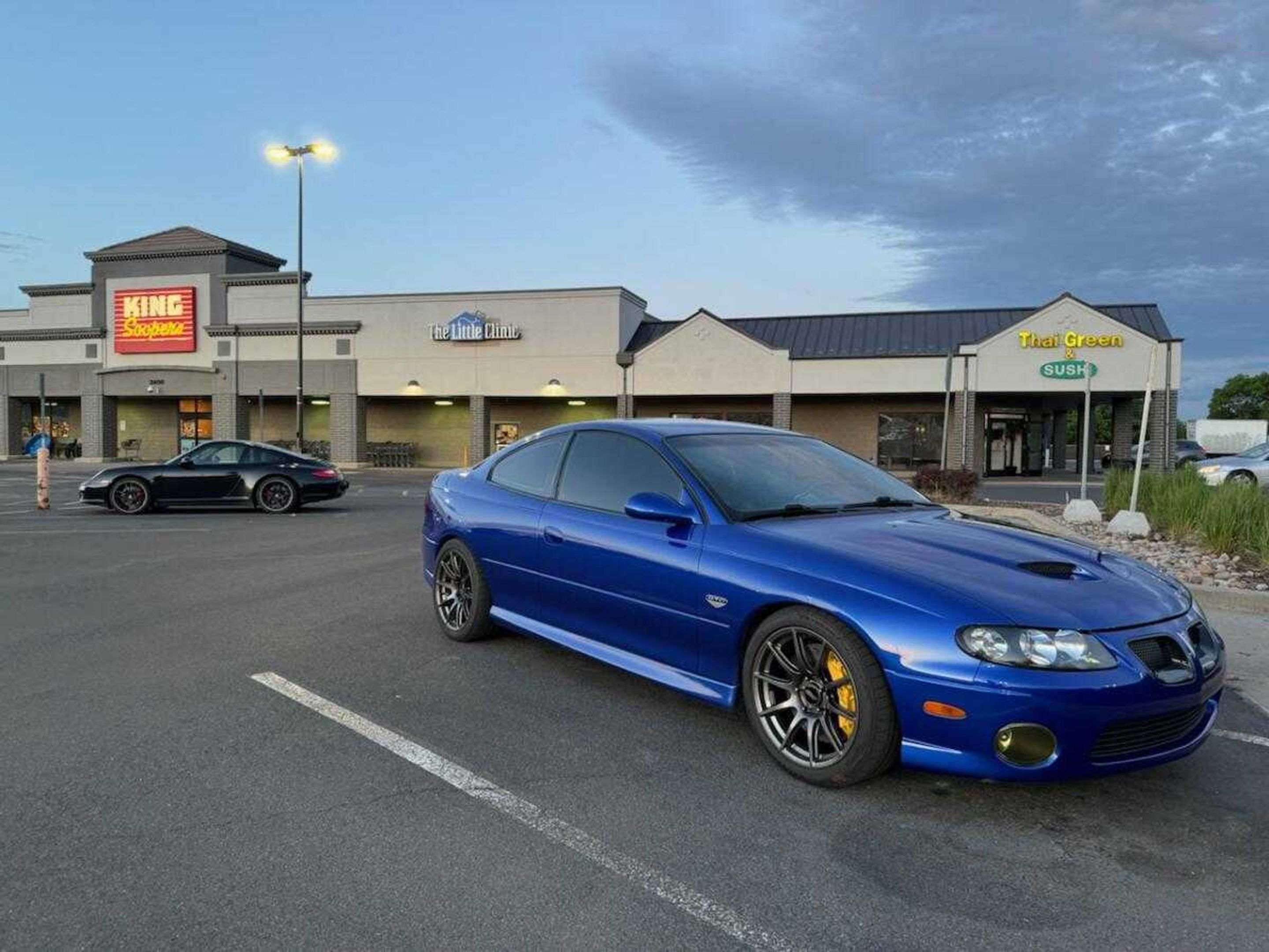 Blue Pontiac 5th Gen GTO with 18" SM-10 Apex wheels in Anthracite