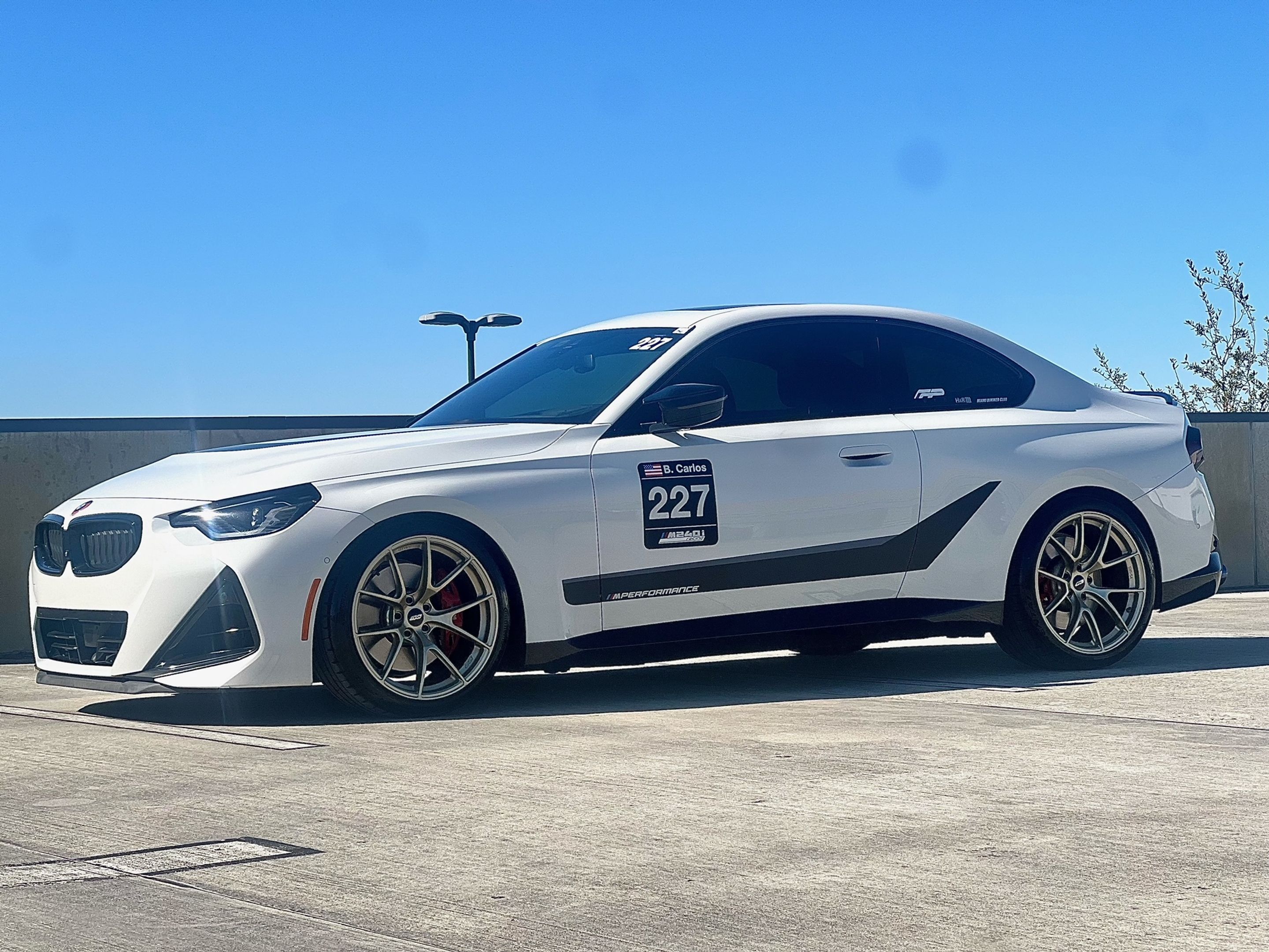 White BMW G42 2 Series with 19" VS-5RS Apex wheels in Motorsport Gold