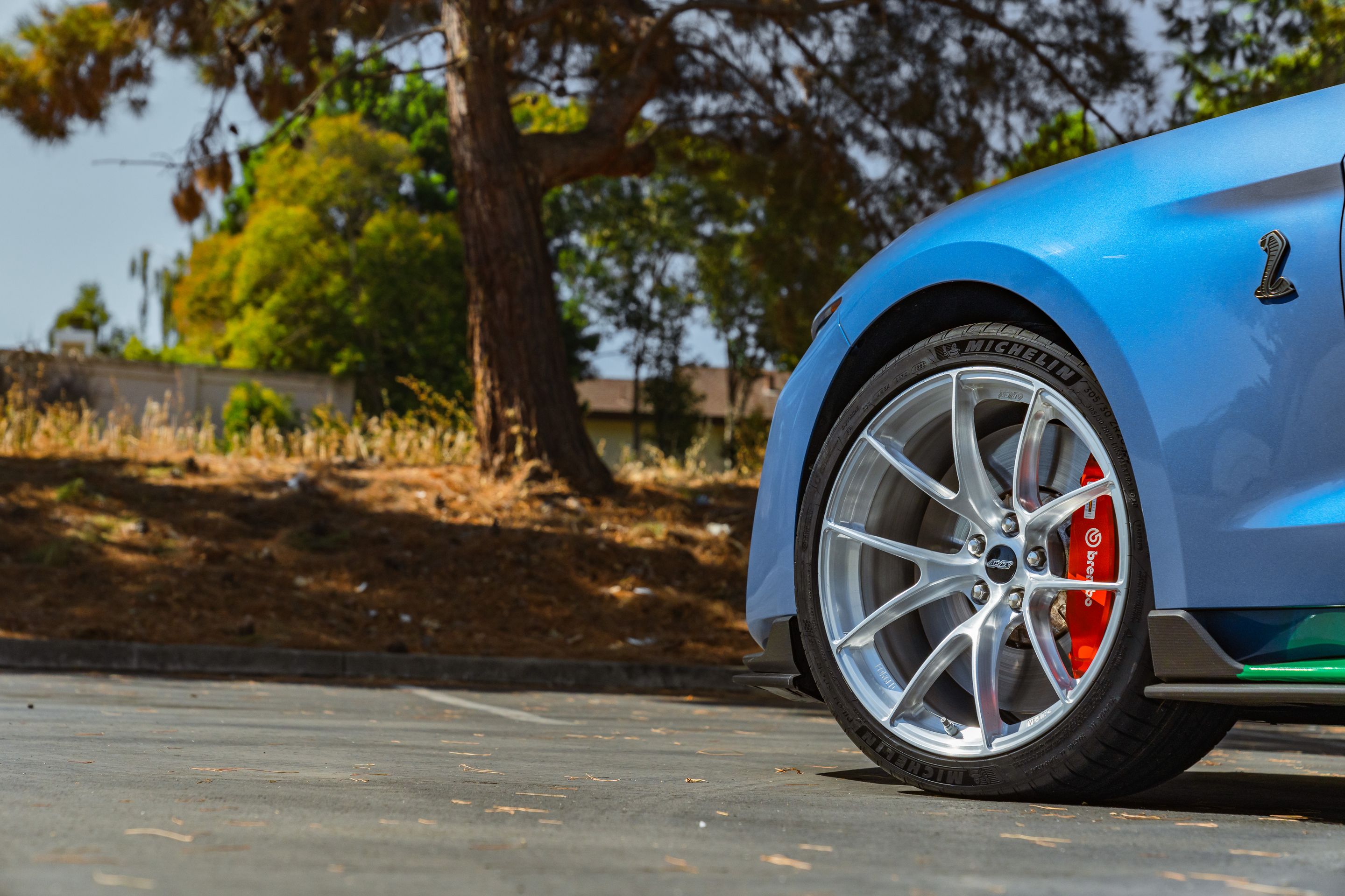 Blue Ford S550 Mustang GT500 with 20" VS-5RS Apex wheels in Brushed Clear