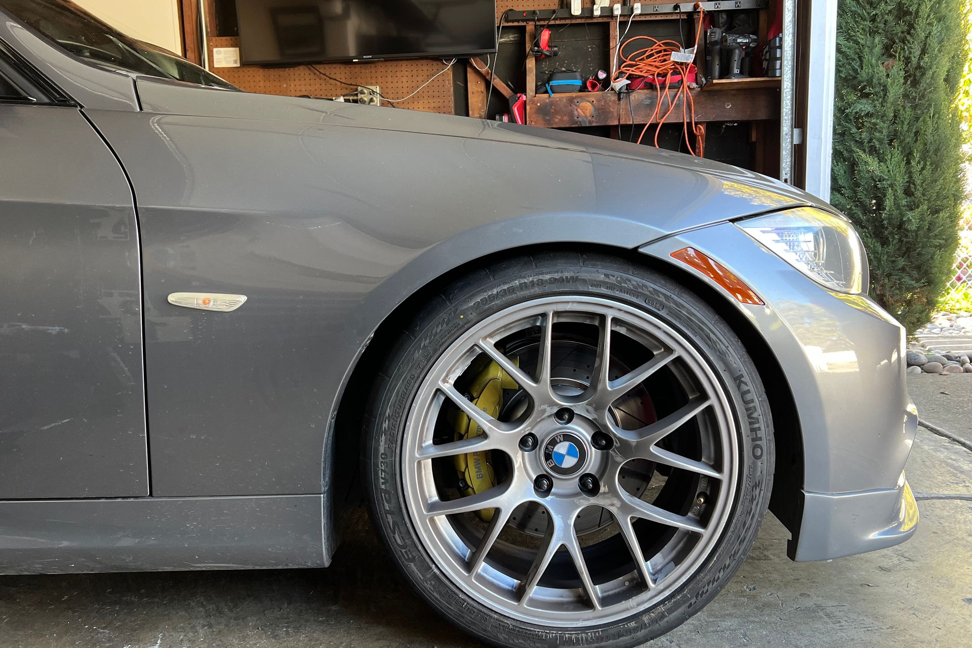 BMW E90 LCI Sedan 3 Series with 18