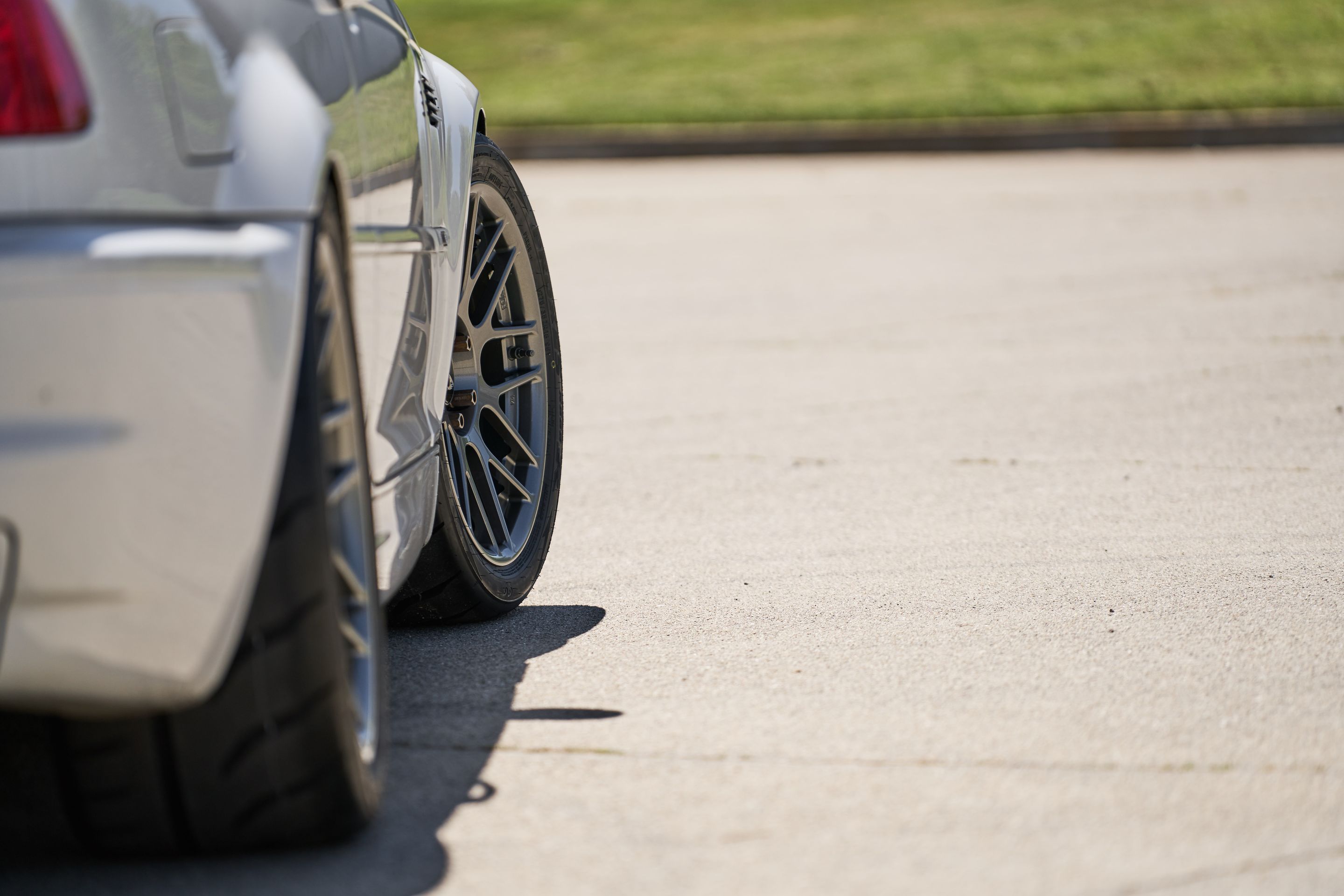 White BMW E46 M3 with 18" ARC-8R Apex wheels in Anthracite