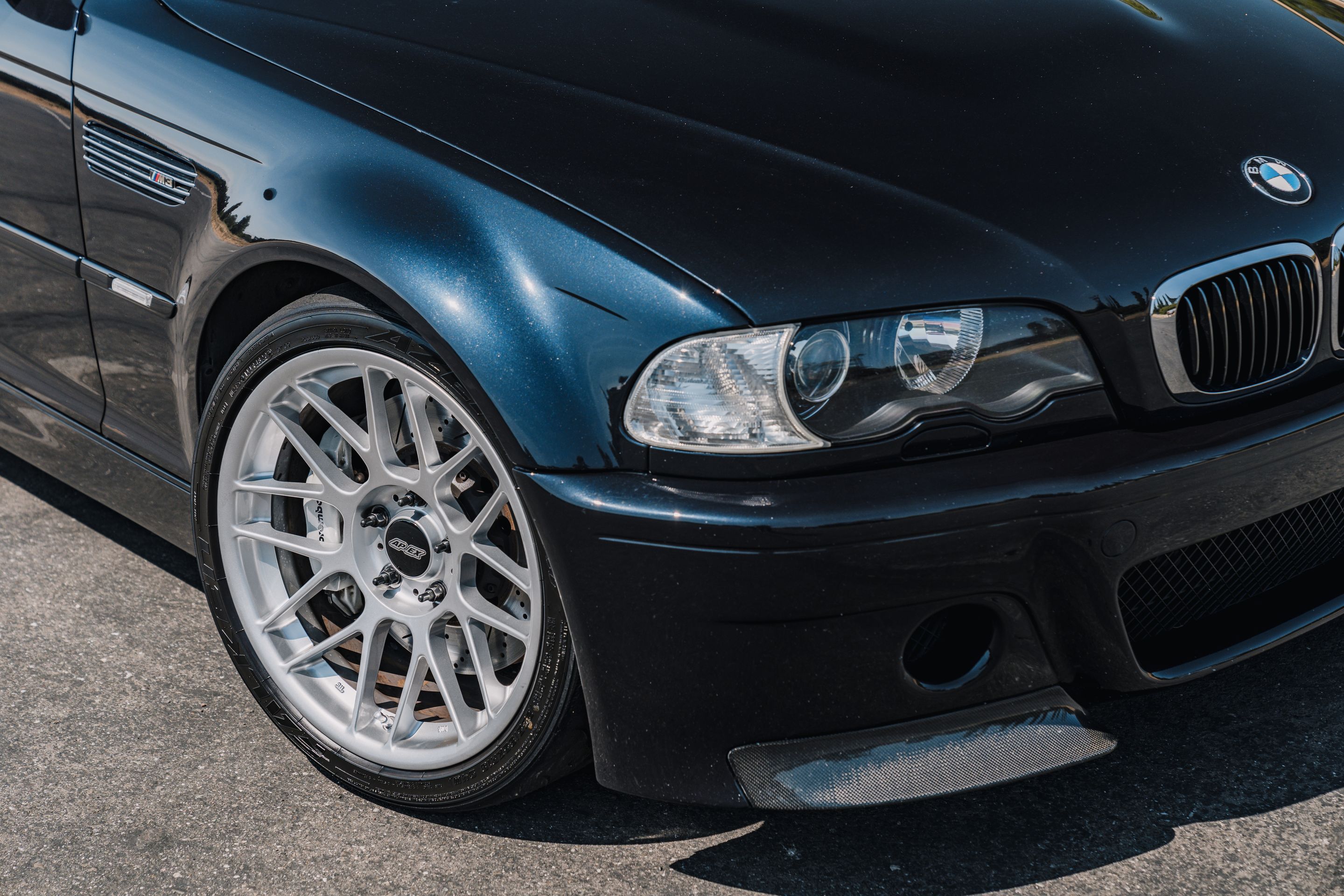 Black BMW E46 M3 with 18" ARC-8 Apex wheels in Hyper Silver