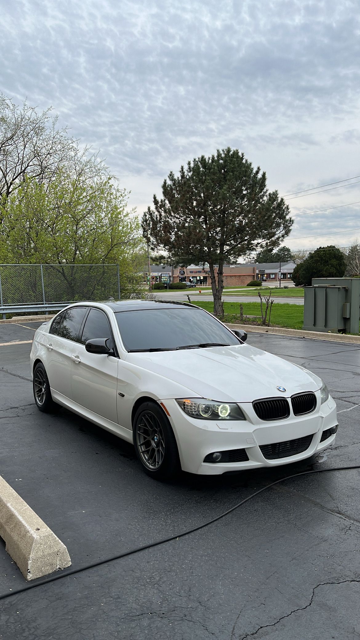 White BMW E90 LCI Sedan 3 Series with 18" ARC-8 Apex wheels in Anthracite