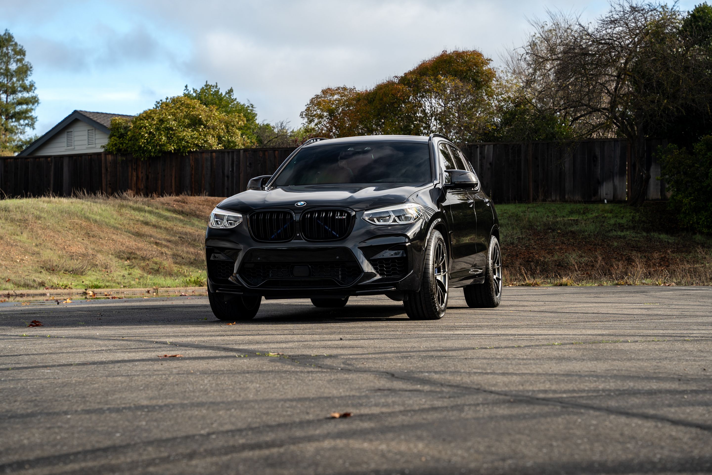Black BMW F97 X3M with 20" VS-5RX Apex wheels in Anthracite