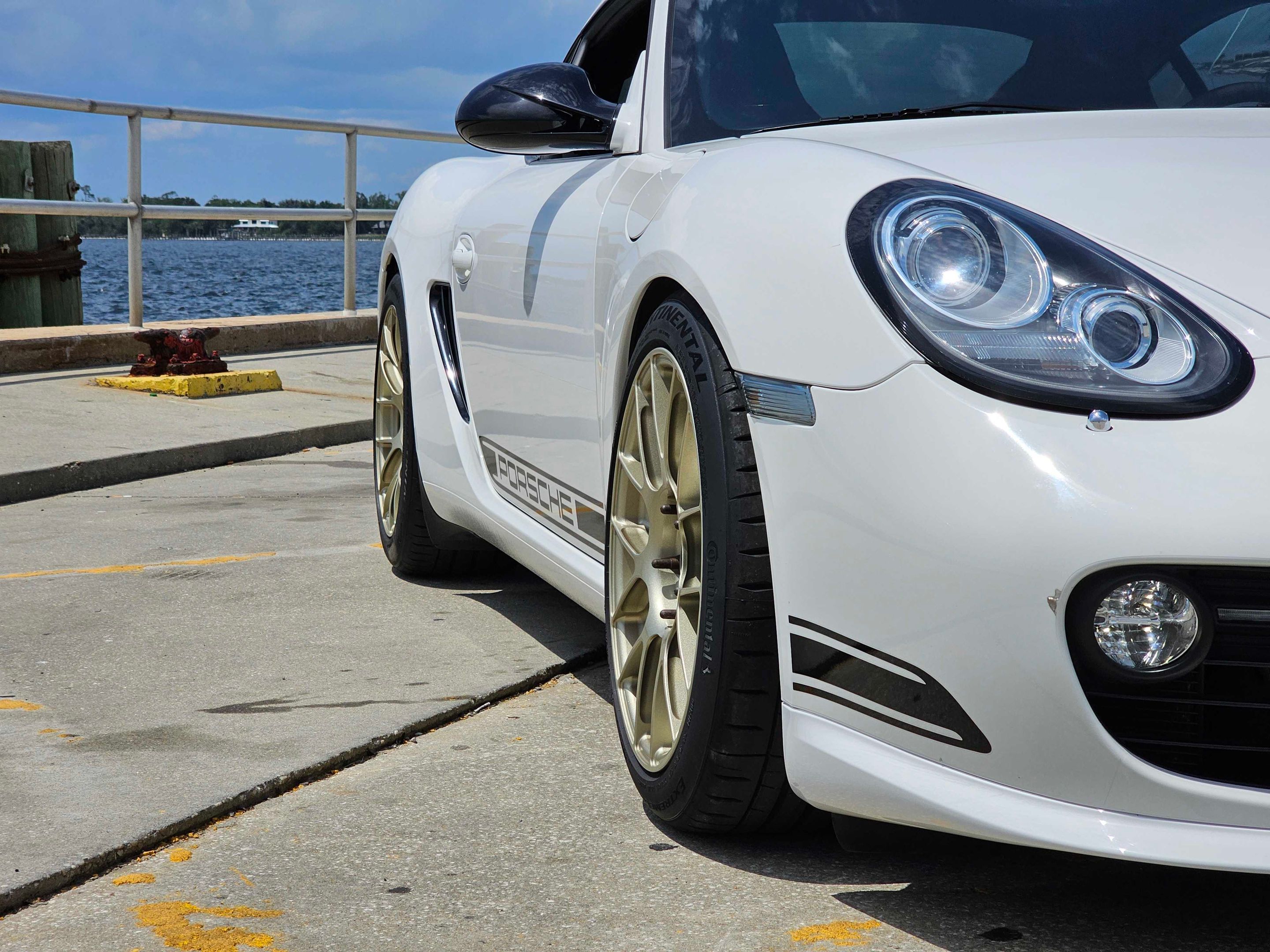 White Porsche 987 Cayman R with 18" EC-7RS Apex wheels in Motorsport Gold