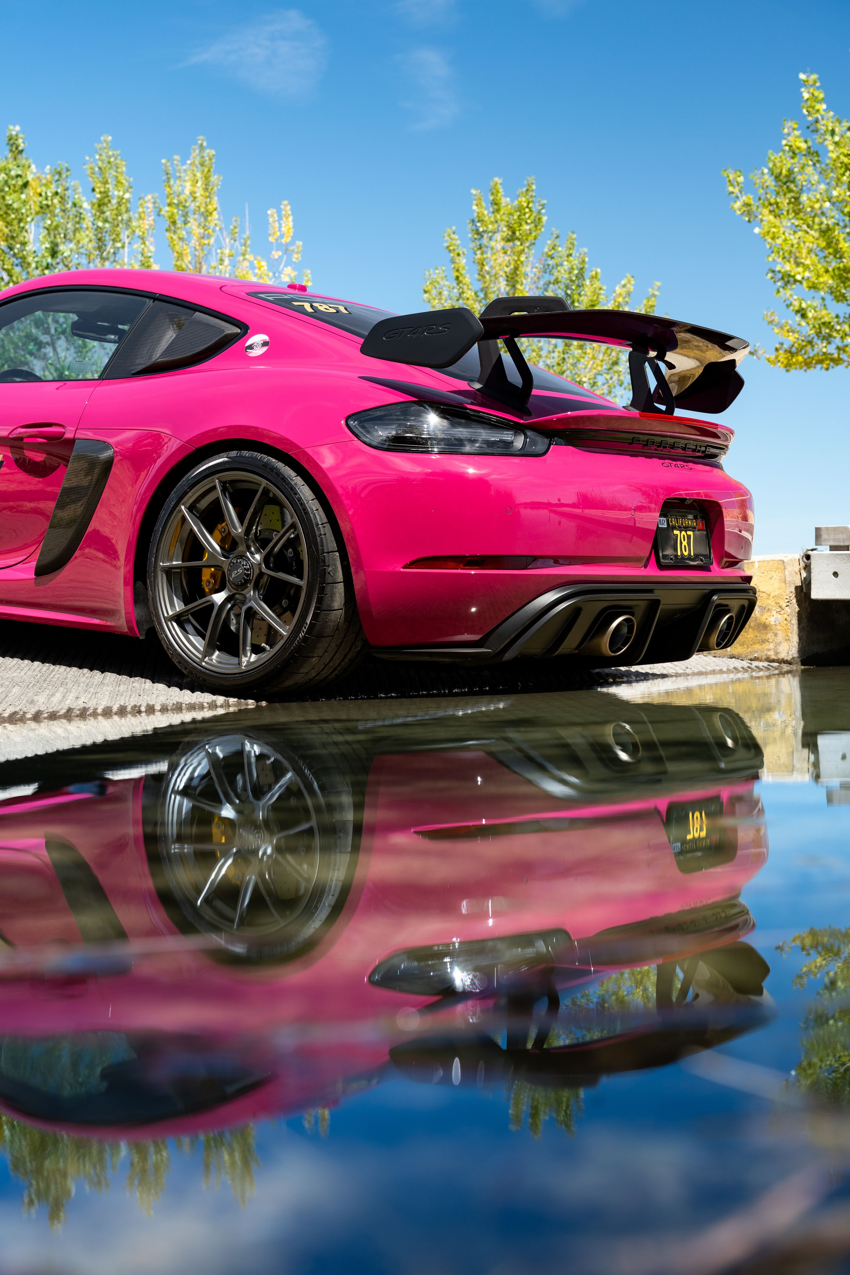 Pink Porsche 718 Cayman GT4 RS with 20" VS-5RS Apex wheels in Anthracite
