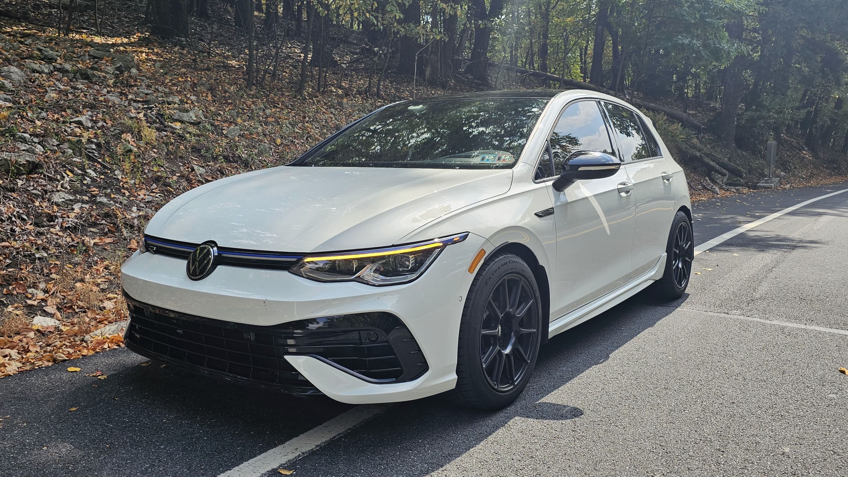 White VW MK8 Golf R with 17" SM-10 Apex wheels in Satin Black
